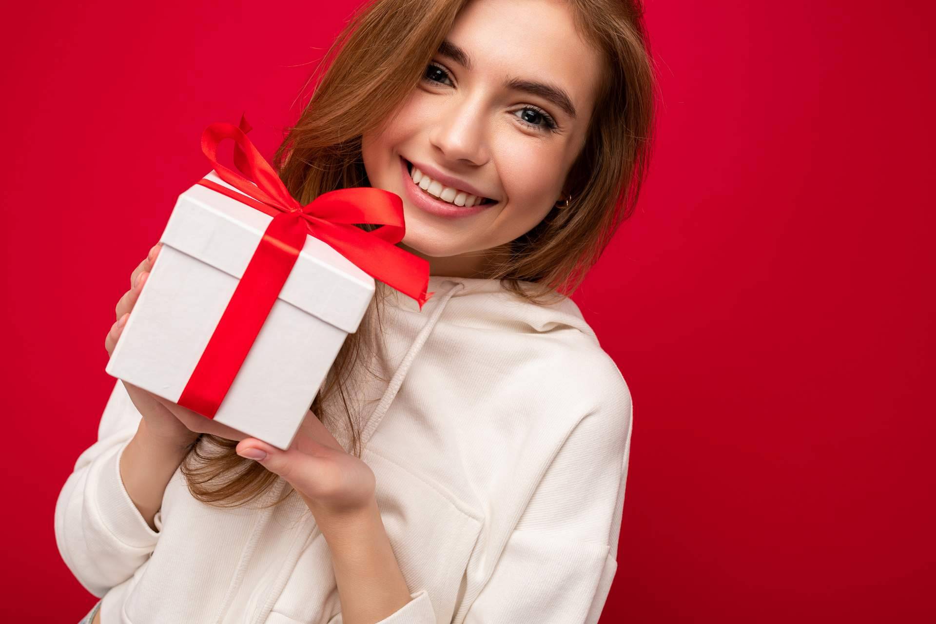 Cosmetics Tenerife ofrece packs navideños de regalos que incluyen belleza, salud y sonrisa