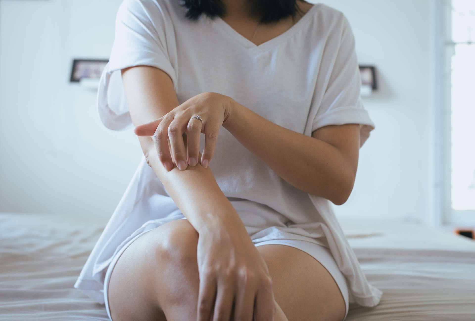 Laboratorio Géomer ofrece un tratamiento natural psoriasis corporal sin cortisona
