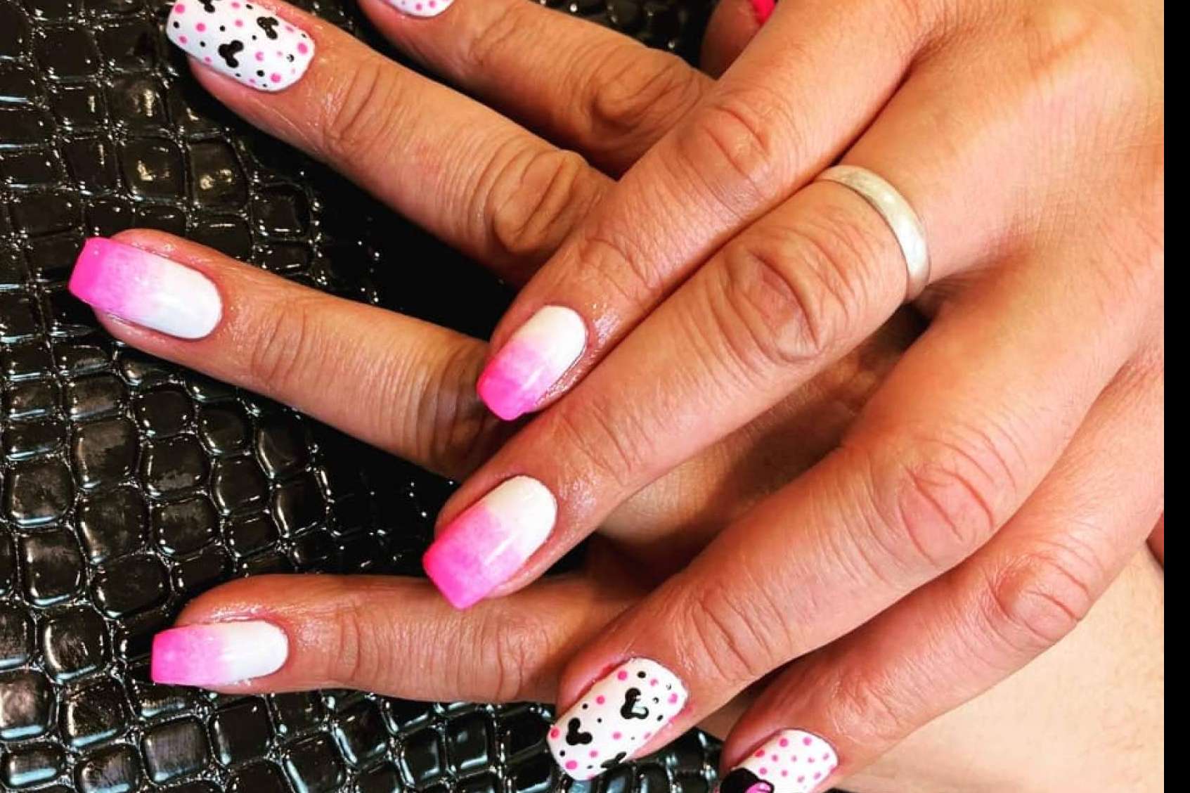 La Negra Ama Tus Uñas y sus diseños de uñas de la temporada otoño-invierno y navideños