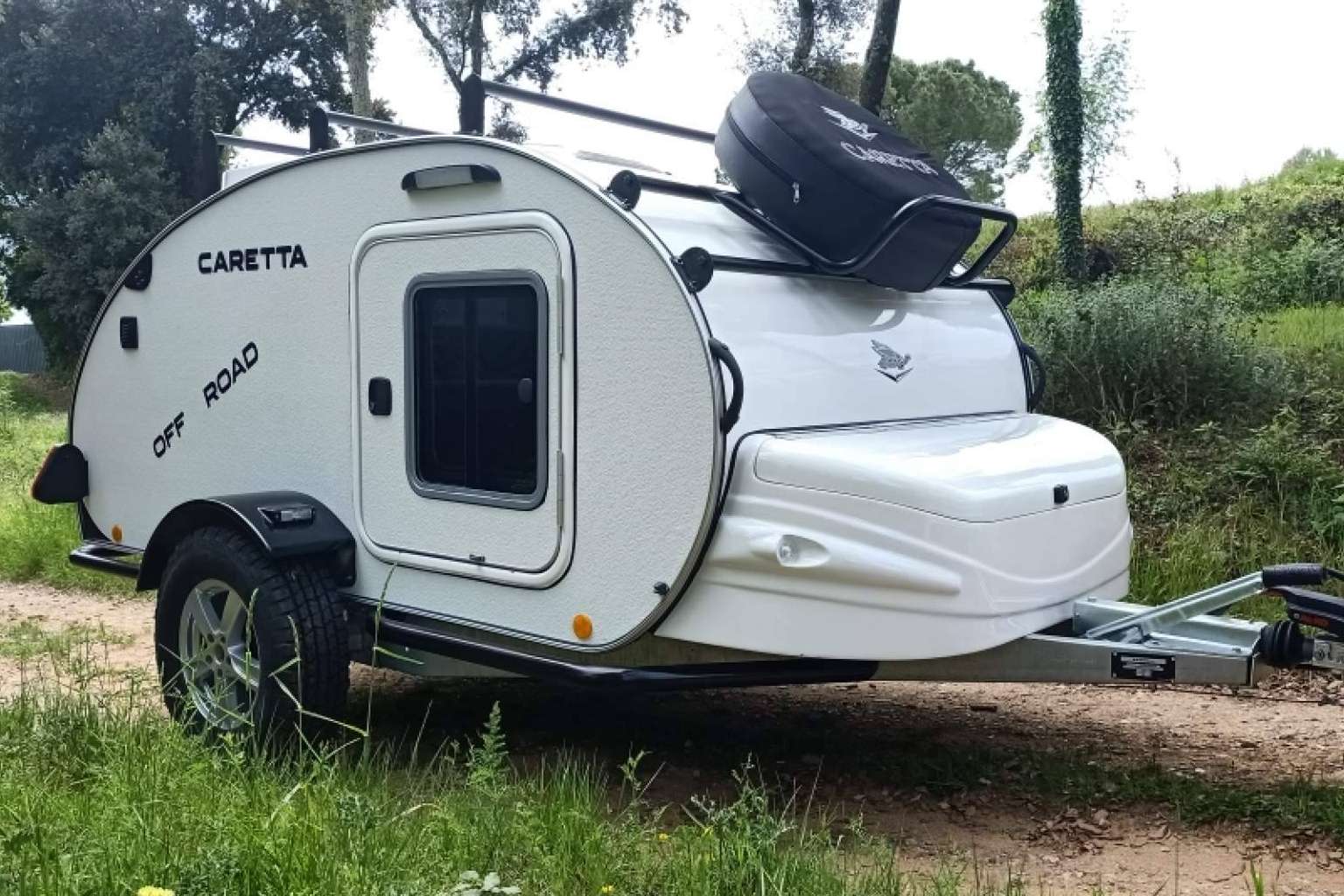 El remolque camper destaca por su diseño deportivo que se adapta a todos los ritmos de vida, por Minicaravanas.com