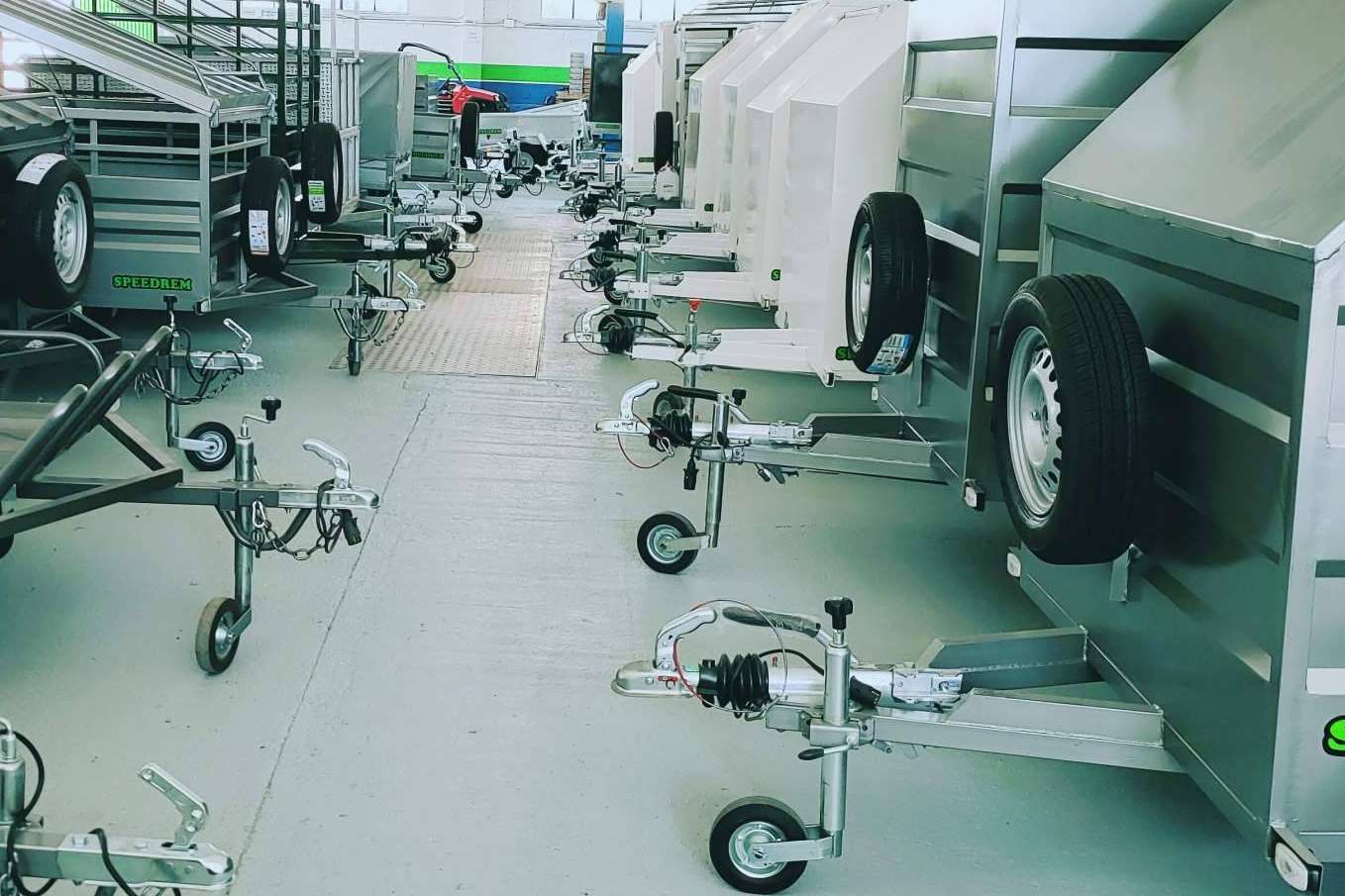 Remolques portavehículos de la empresa Speedrem