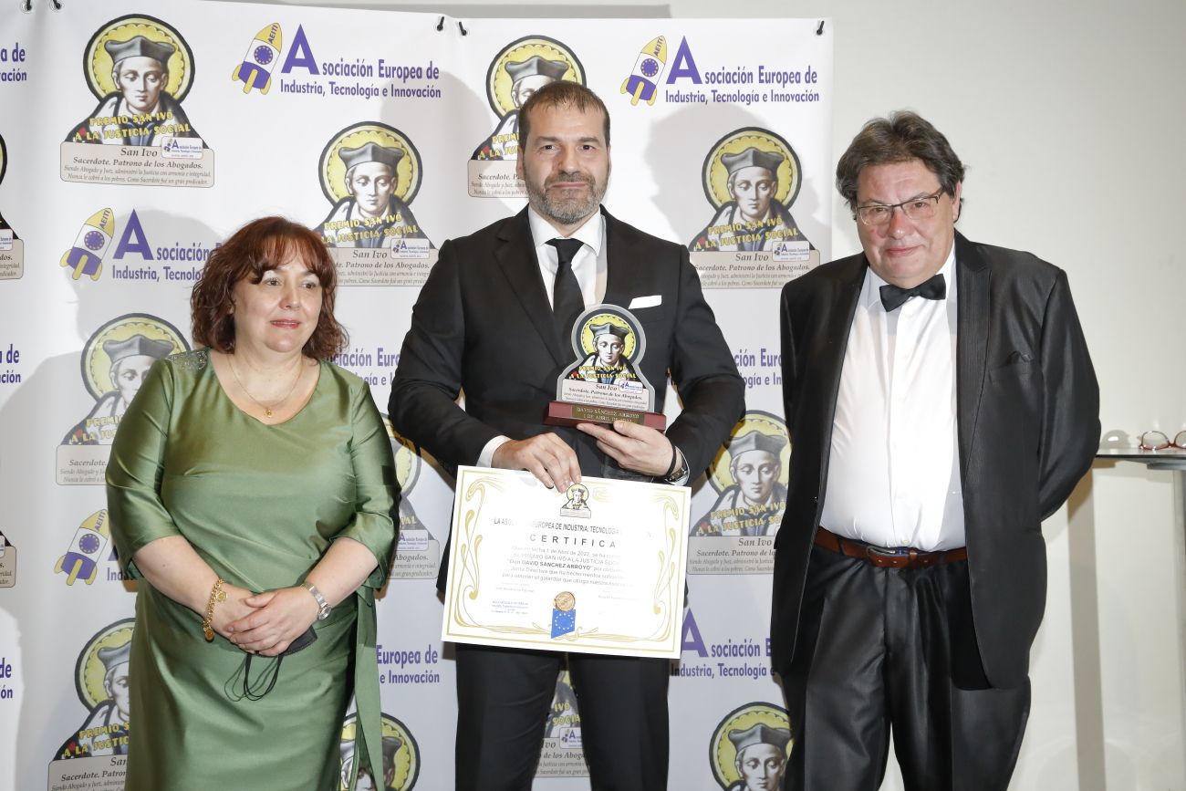 El Abogado D. David Sanchez Arrollo, recibe el Premio San Ivo a la Justicia Social