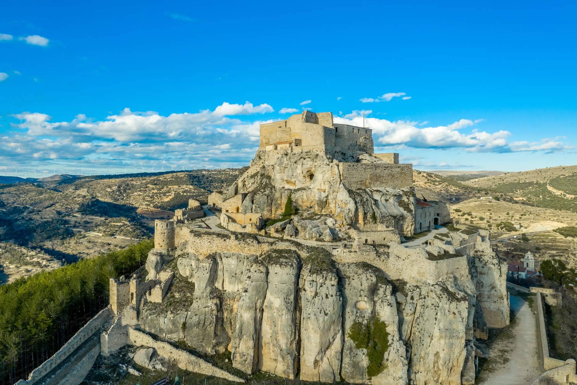 Las principales características del castillo de Morella según el portal turístico Castellón Virtual