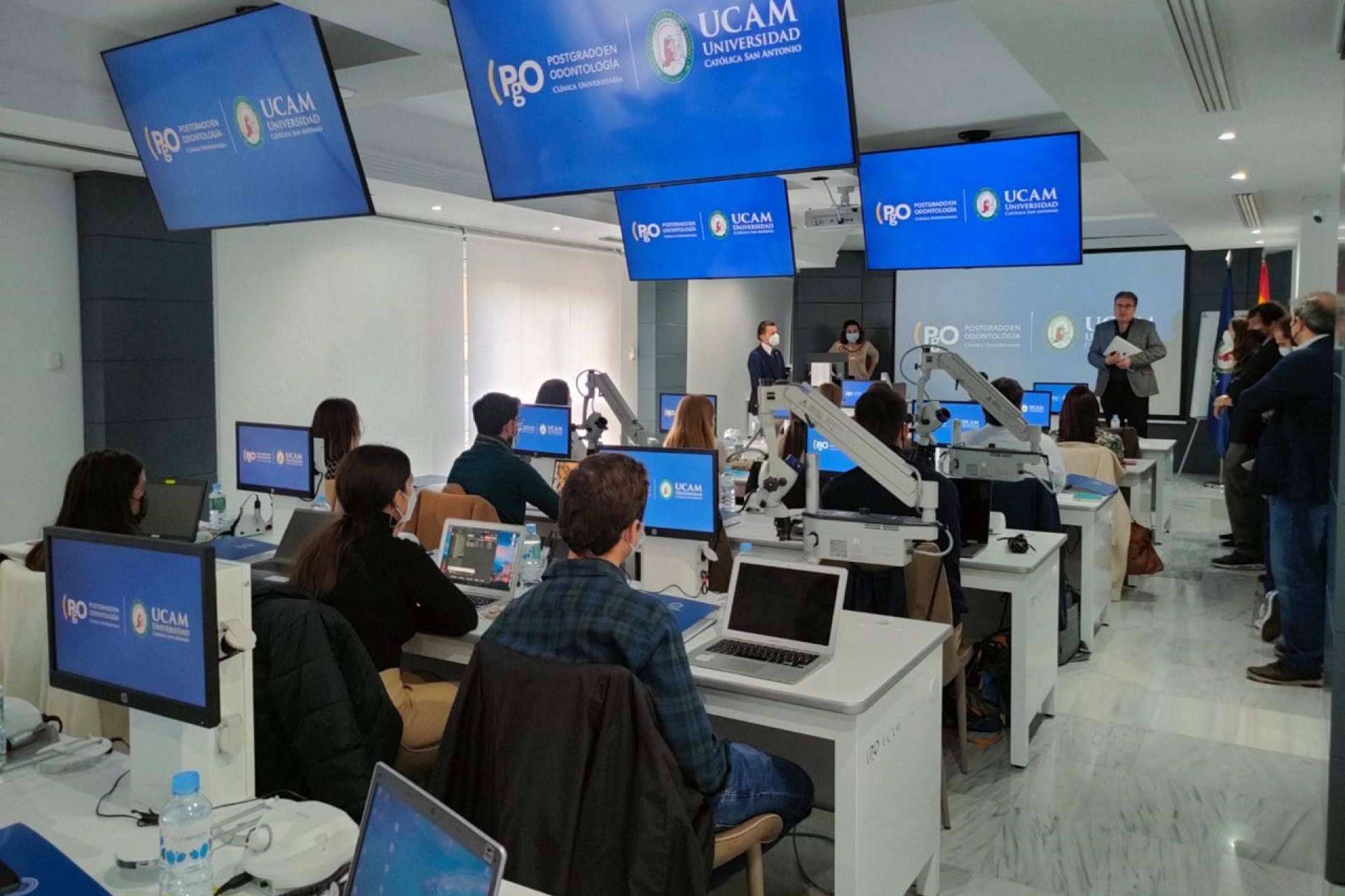PgO UCAM opiniones. Los alumnos la consideran una de las mejores universidades para estudiar el postgrado de Odontología