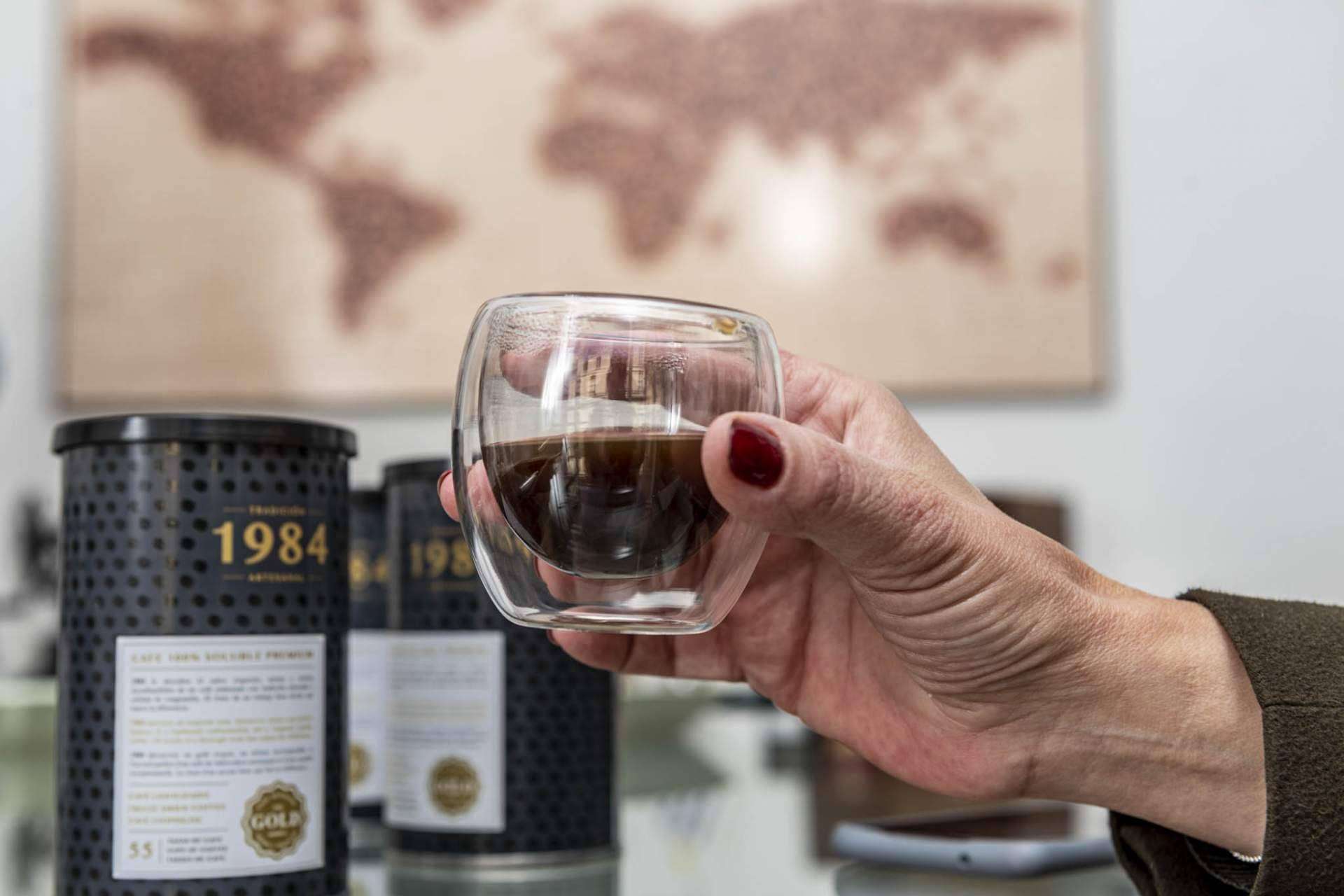 Cafés 1984 cuenta con el café soluble perfecto para disfrutar tanto en los bares como en casa