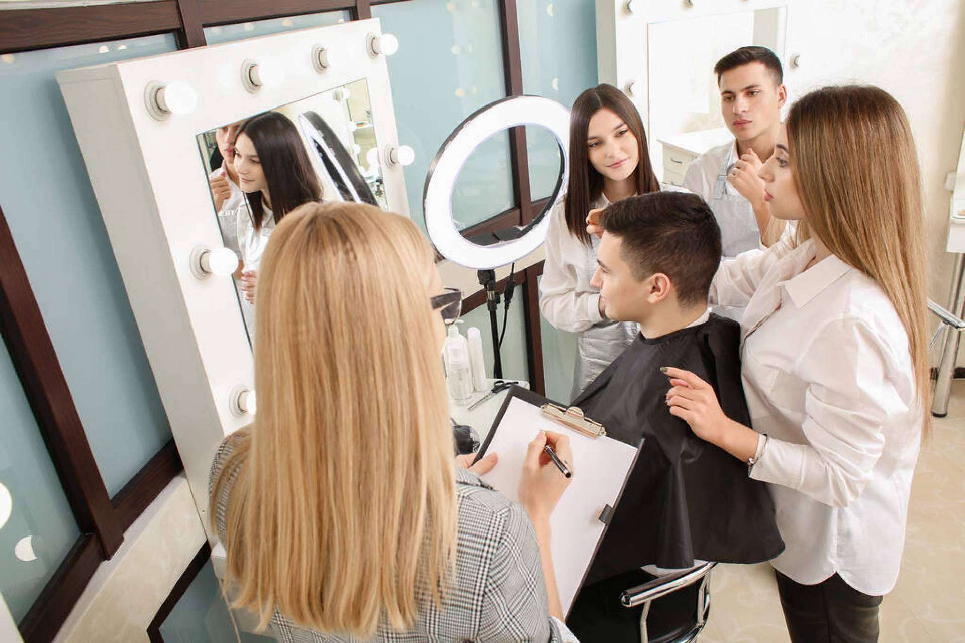 Formación para profesionales de peluquería de la marca Elgon, con el proveedor Hair Shop