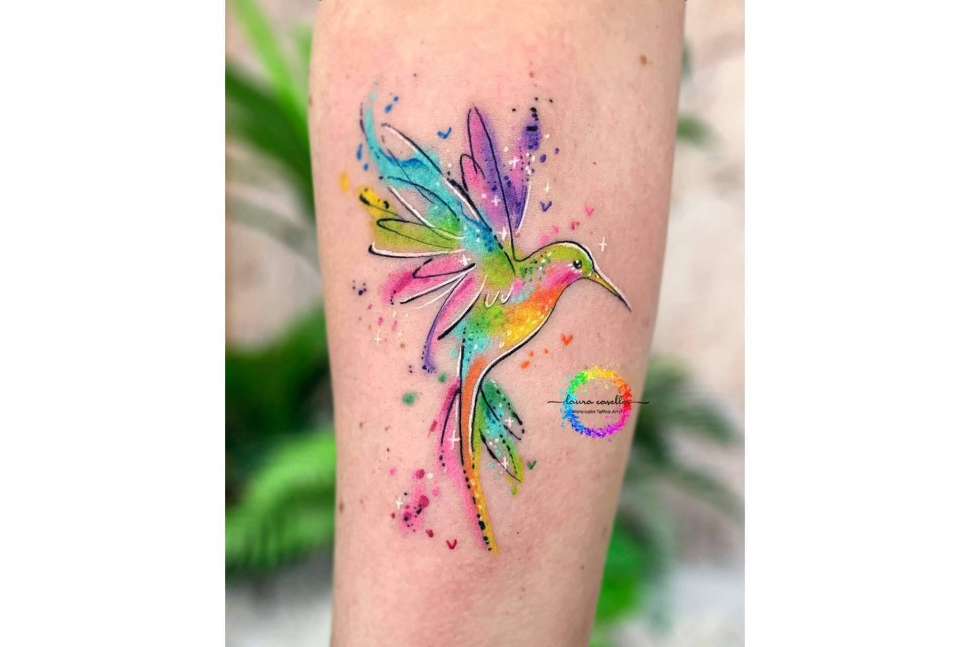 Laura Caselles, la tatuadora acuarela que no deja indiferente