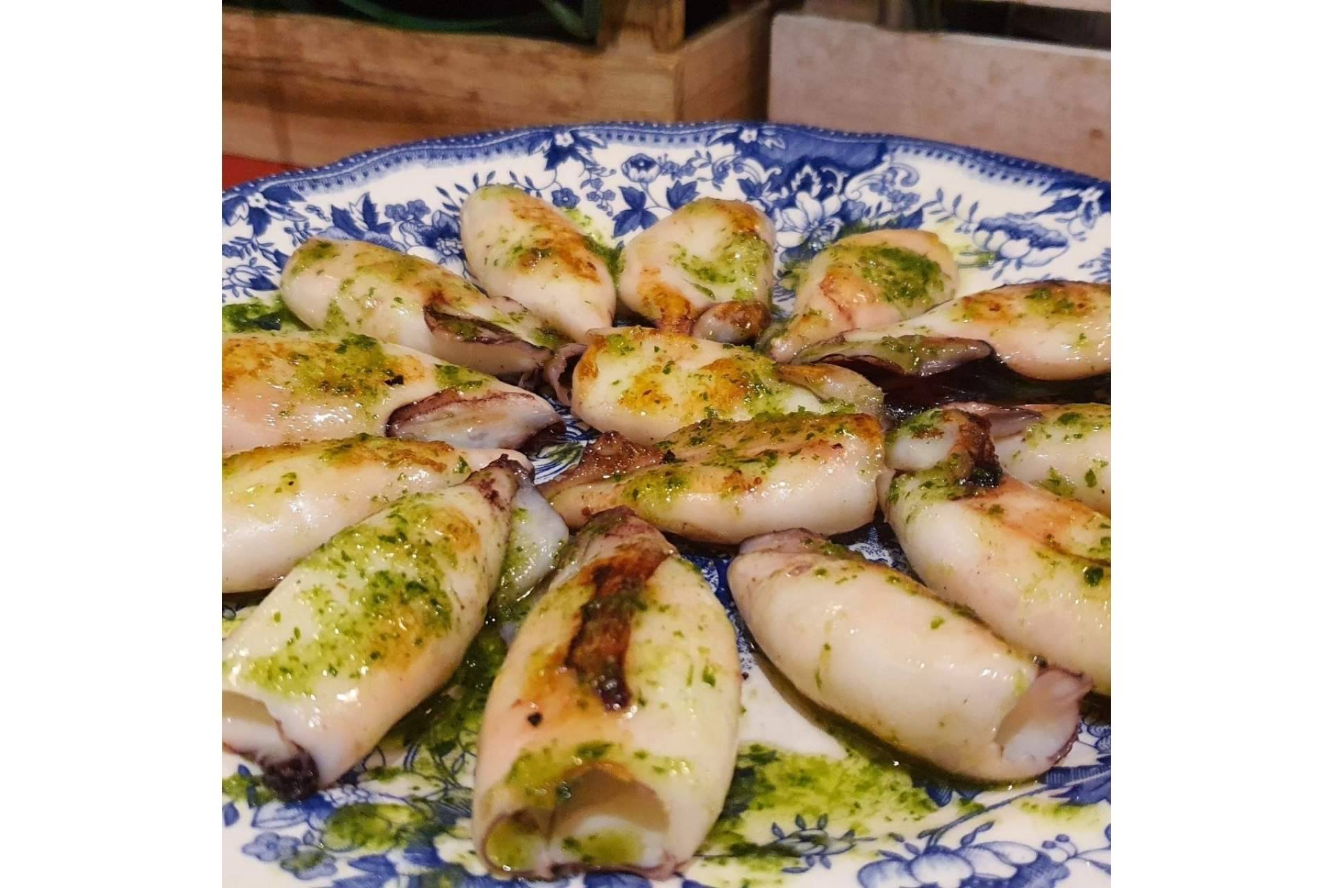 Degustar comida casera y tradicional en La Taberna Casera, el restaurante de El Cabañal
