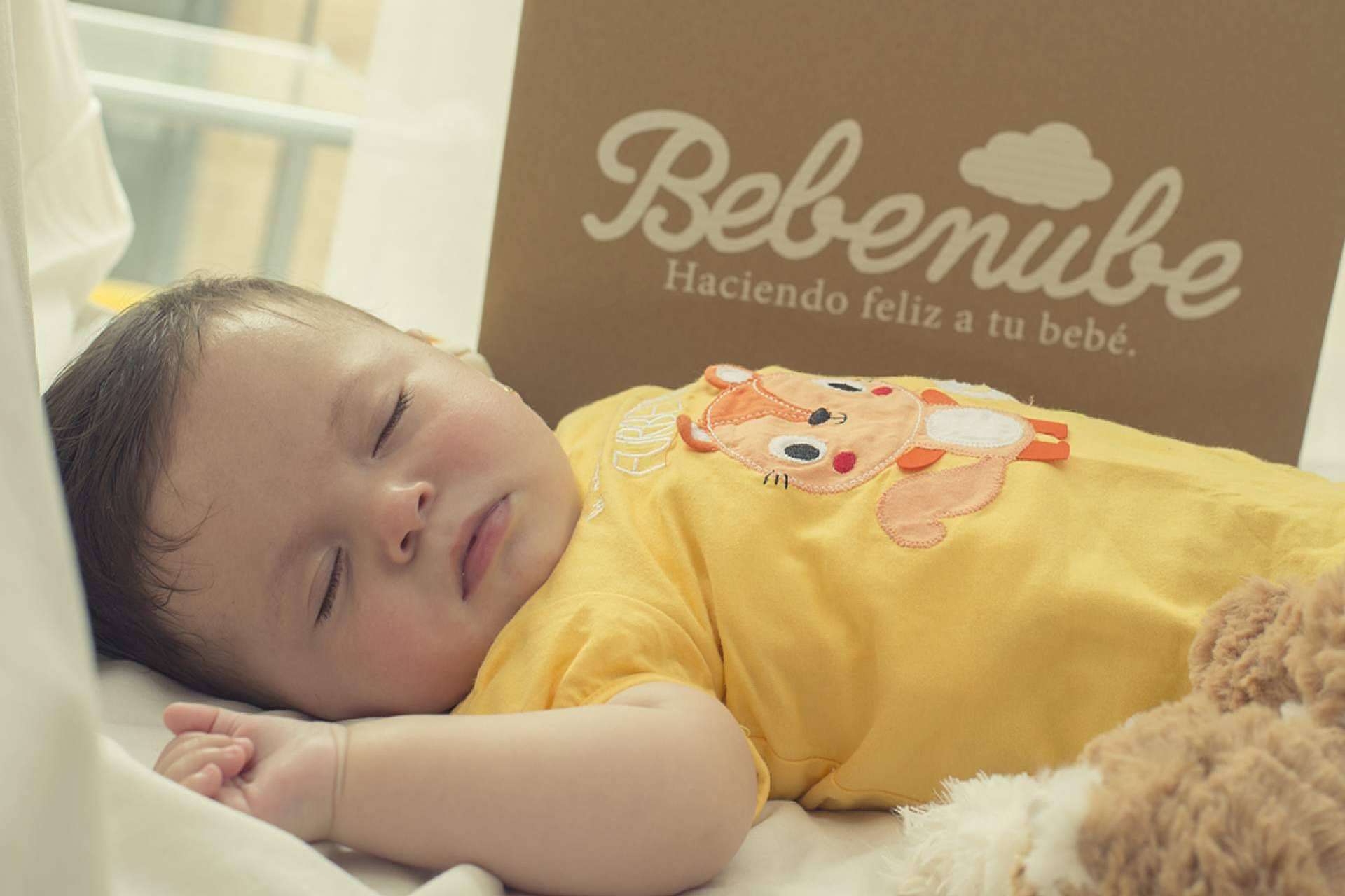 Envío de una caja con productos para bebés con Bebenube y su servicio de suscripción para padres y madres