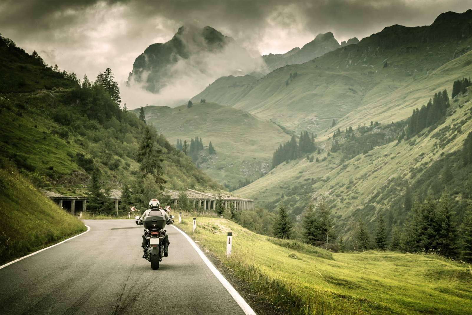Eginer y las mejores rutas en moto para disfrutar de la carretera