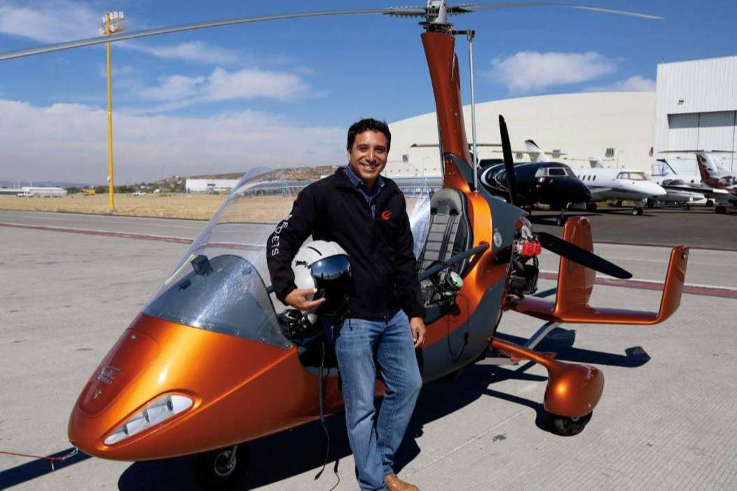 Bernardo Eucario Moreno León, un aficionado a la aviación que sigue el legado familiar