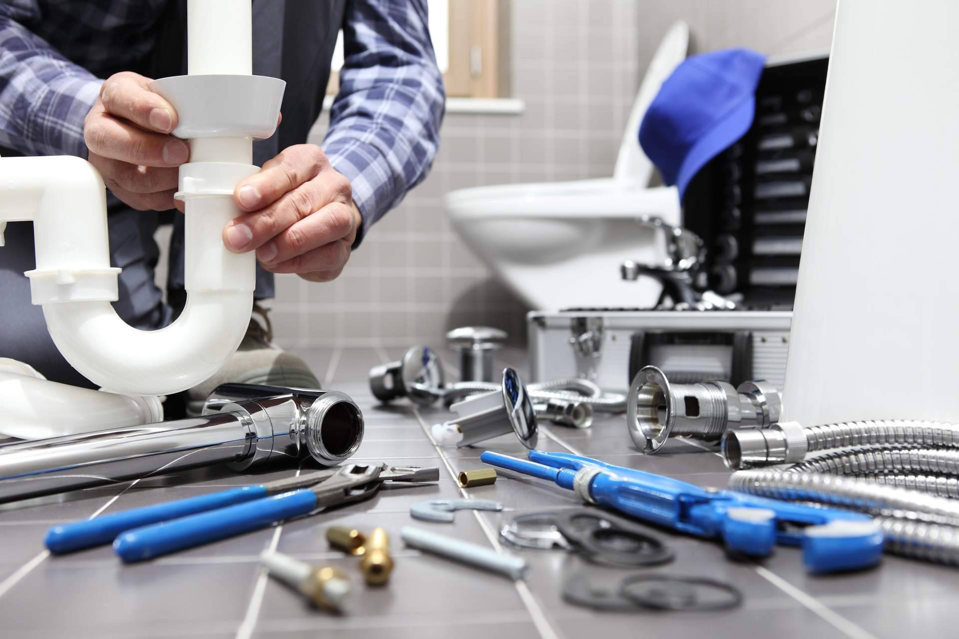 Fontaneros de urgencia con Repairs4You en Benidorm y Marbella