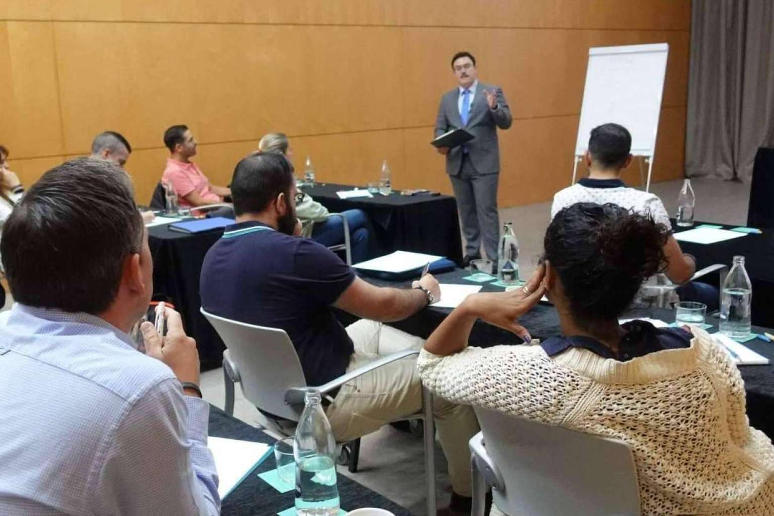 Mejorar la comunicación interna de la empresa con los cursos de oratoria de Fernando Miralles