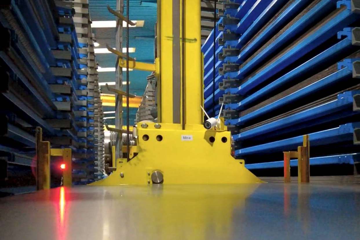 Tubos Paris habla de su nuevo robot logístico para aumentar la variedad de productos y la capacidad de almacenaje