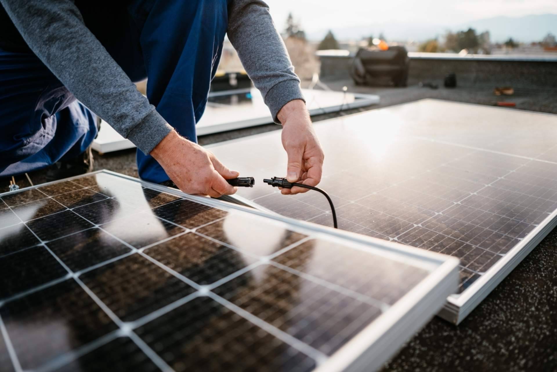 Cuánto se ahorra instalando placas solares en el hogar, por AmagiSolar