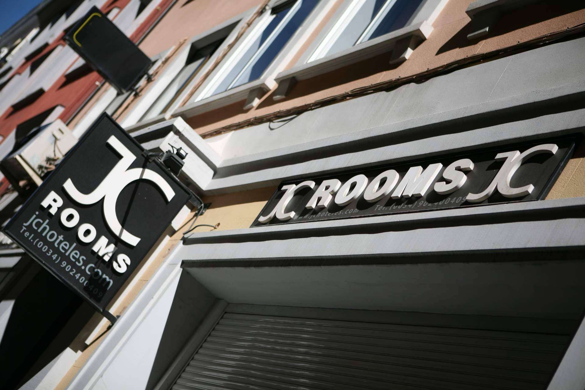 ¿Cuáles son las ventajas de hospedarse en un hotel en el centro de Madrid de la cadena hotelera JC Rooms?