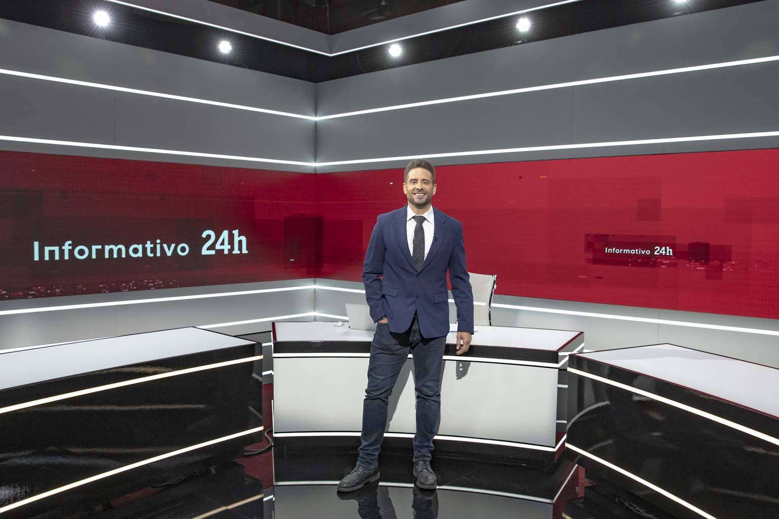 Àngel Pons, el presentador de noticias de TVE que destaca por su versatilidad y enfoque creativo