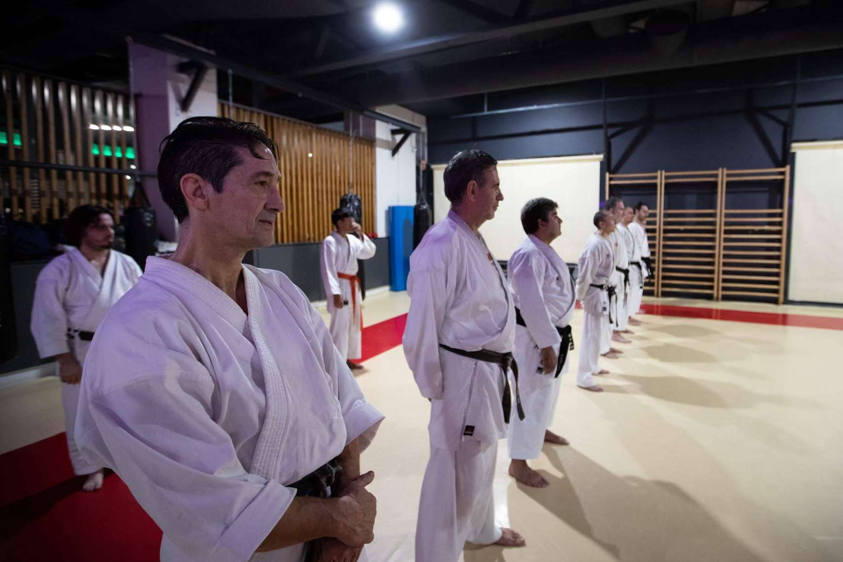 Practicar artes marciales en Mabuni, gimnasio con piscina, un referente del karate en Madrid