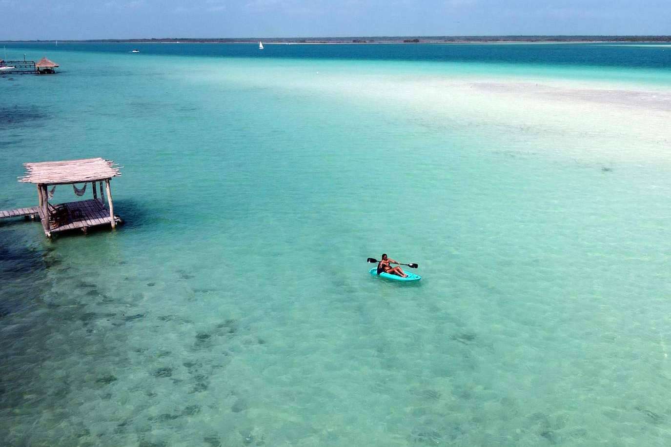 Impresionantes habitaciones inmersas en la naturaleza en el hotel en Bacalar CASABAKAL