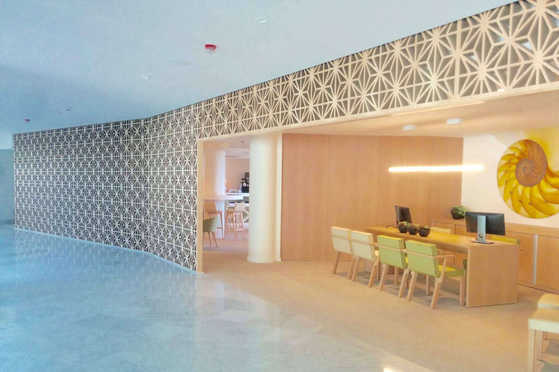 Interiorismo sostenible gracias a la innovadora línea de celosías personalizadas en cartón biodegradable de Mister Karton