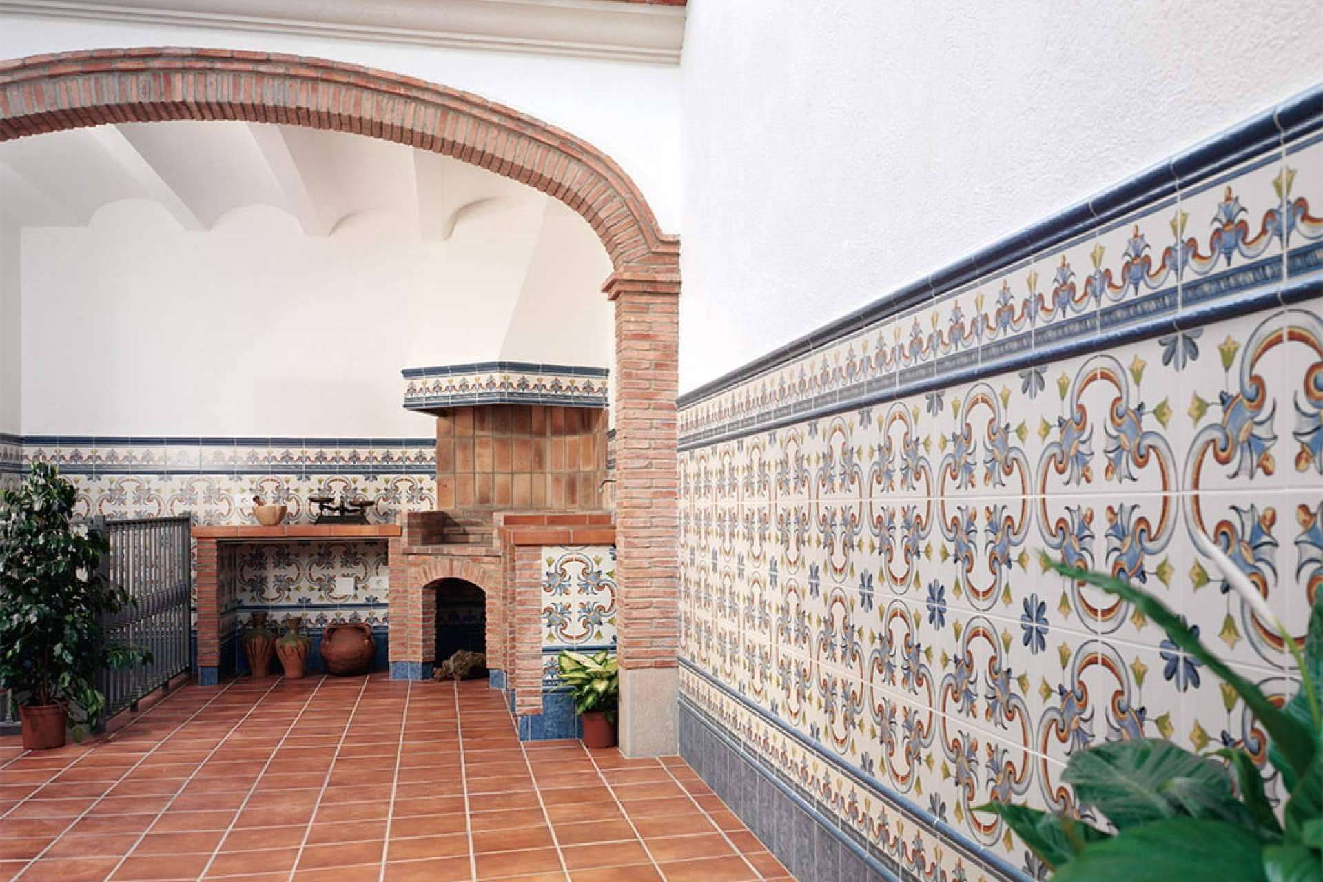 La belleza y elegancia de los azulejos andaluces de Interazulejo