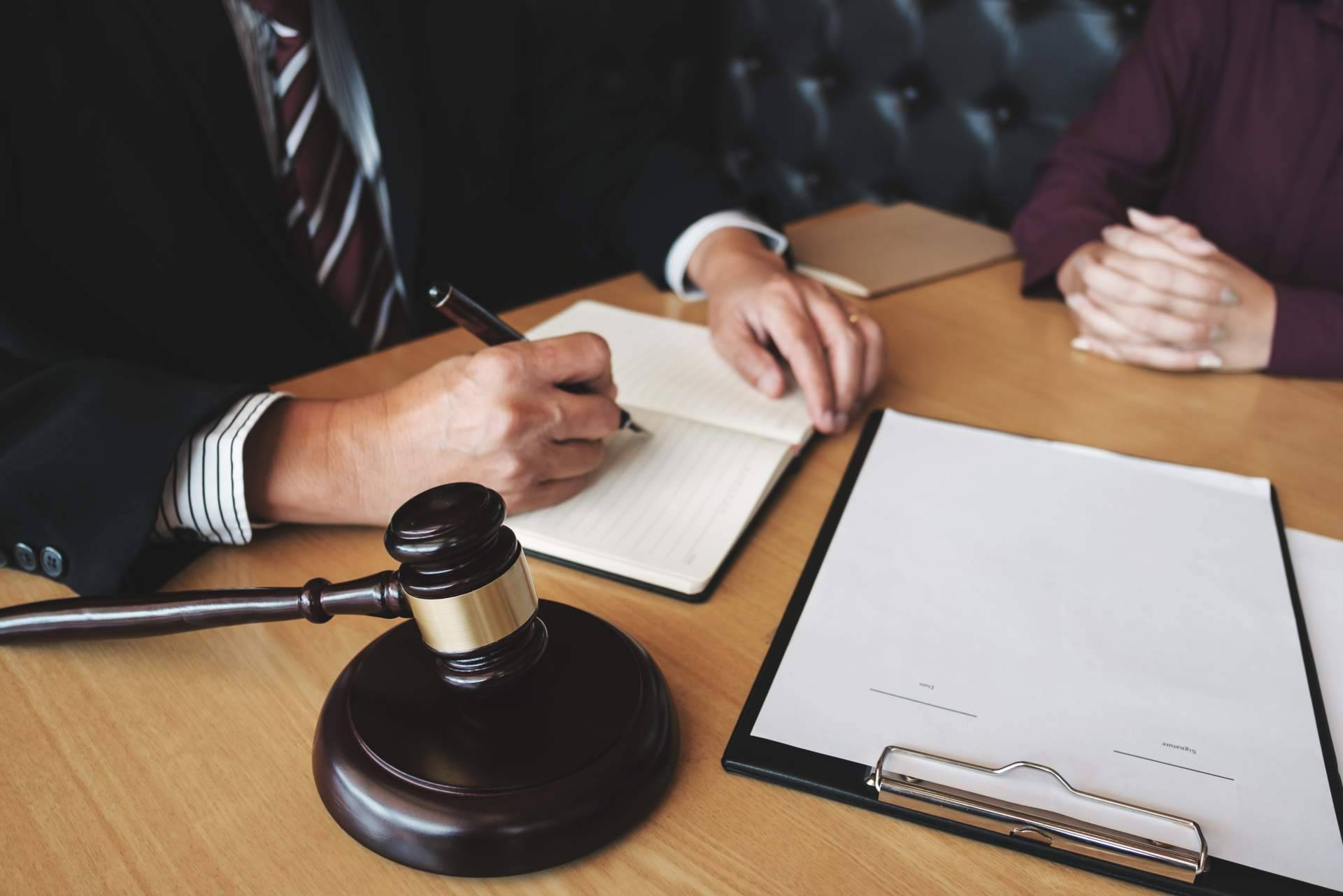 La legislación frente al delito de abuso sexual explicada por Català Reinón Abogados