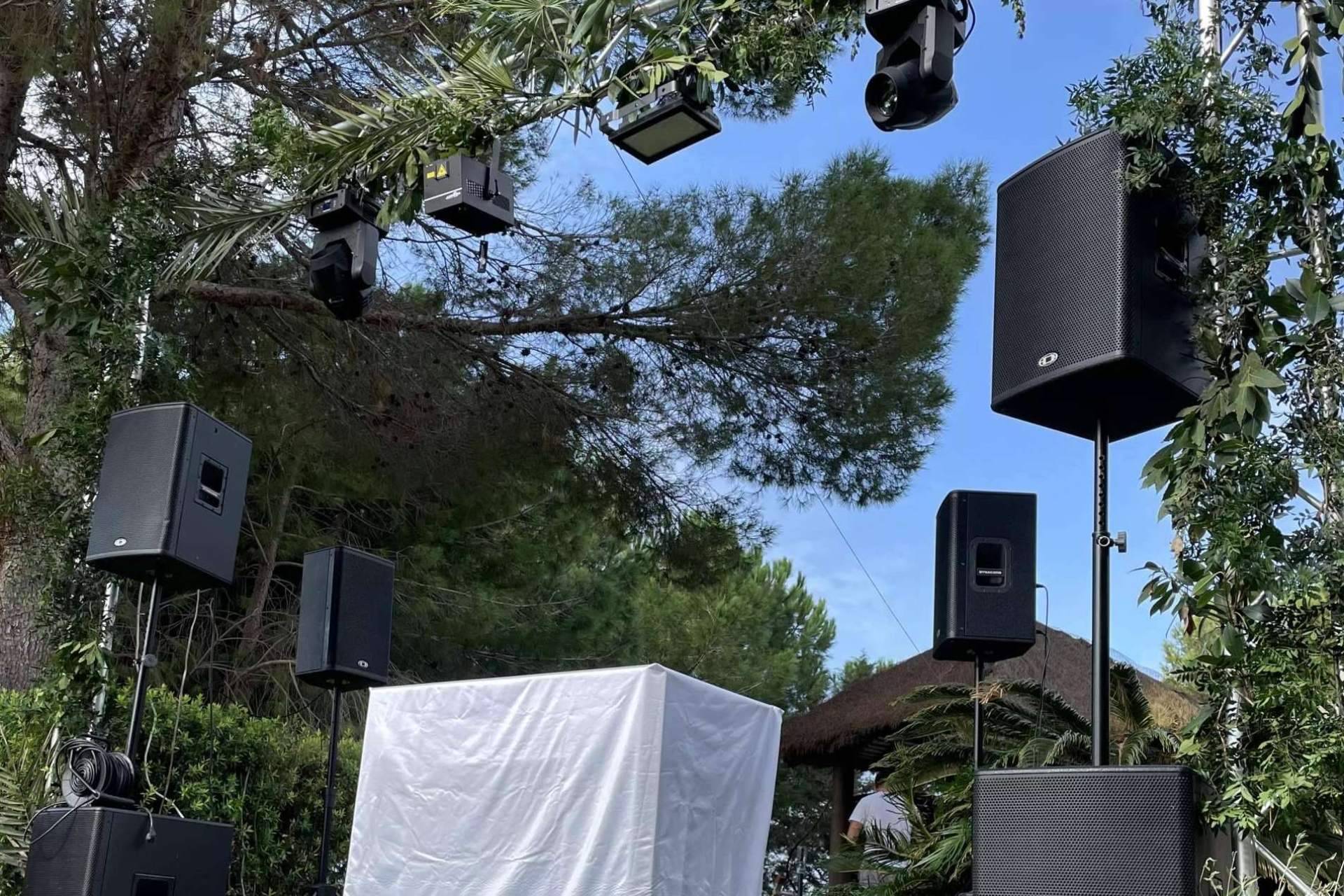 AlquilarSonido es una empresa encargada del alquiler sonido Barcelona e Ibiza