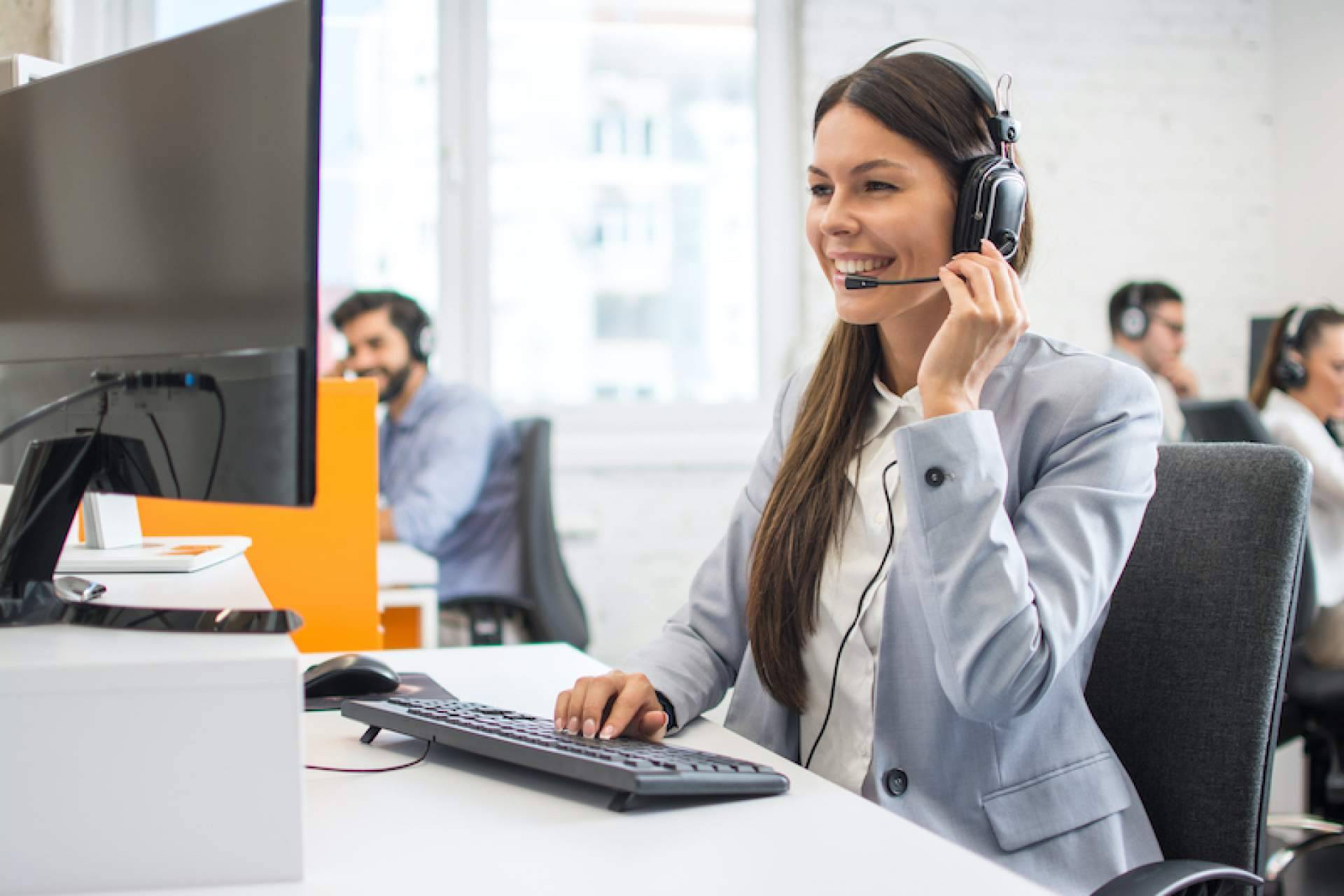 Los auriculares profesionales son el secreto de los call centers exitosos, según Tecnitrán