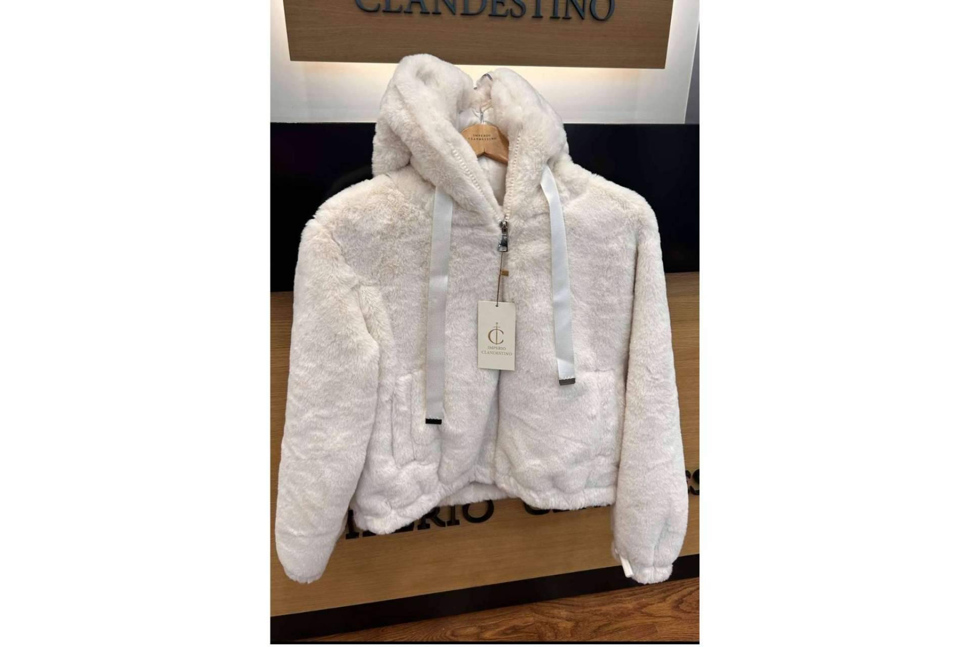 Colección de abrigos para la temporada otoño-invierno 2023 de Imperio Clandestino