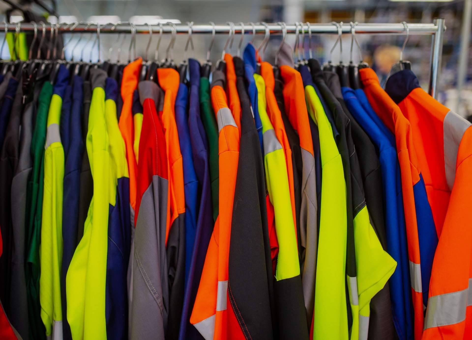Encontrar vestuario laboral de alta calidad en Tomás Beltrán