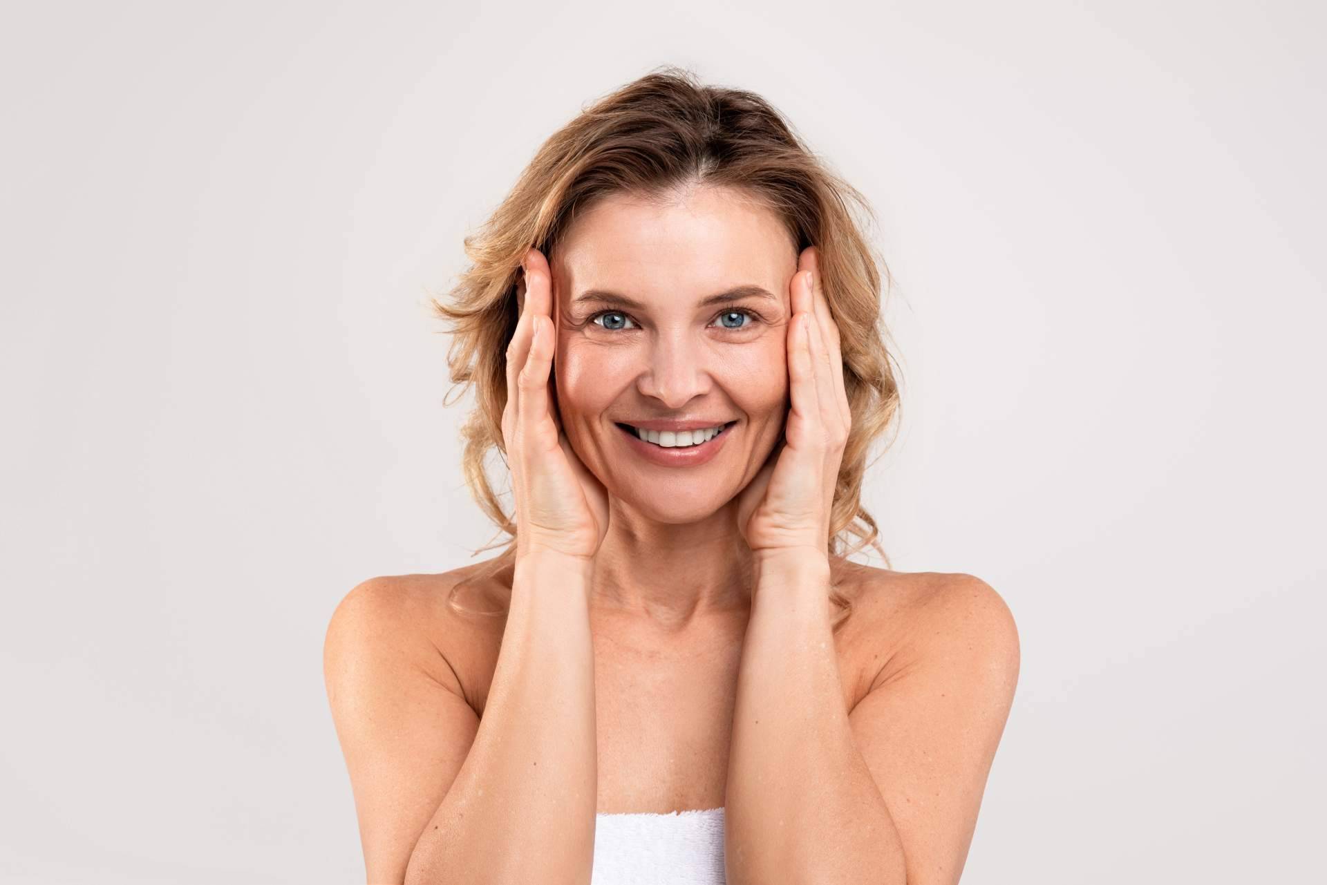 Conseguir una piel más suave, tersa y luminosa con los peeling químicos médicos de AnaBoss