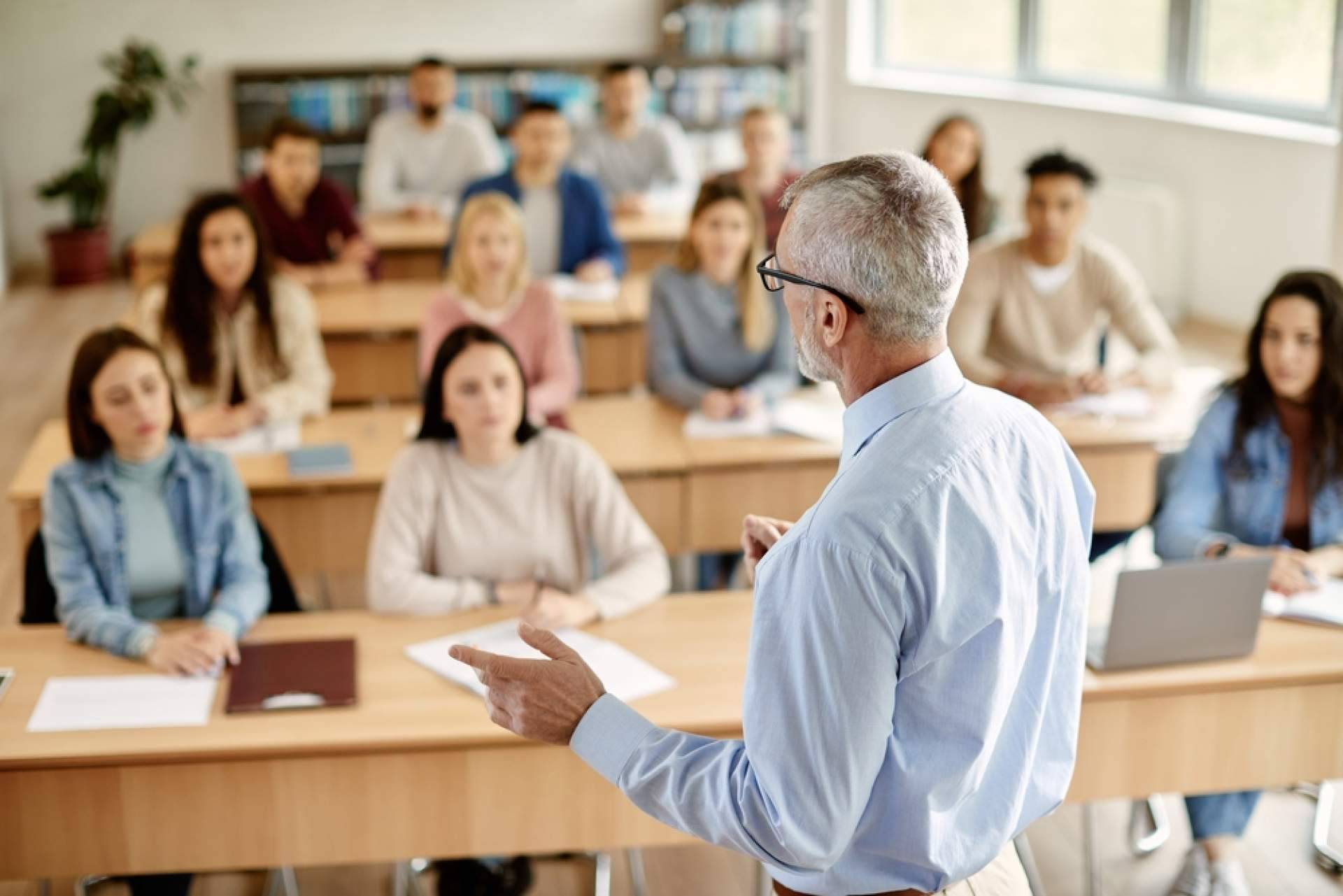 La ayuda de Ayuda Universitaria a en la preparación de las acreditaciones de la ANECA para ser profesor de universidad