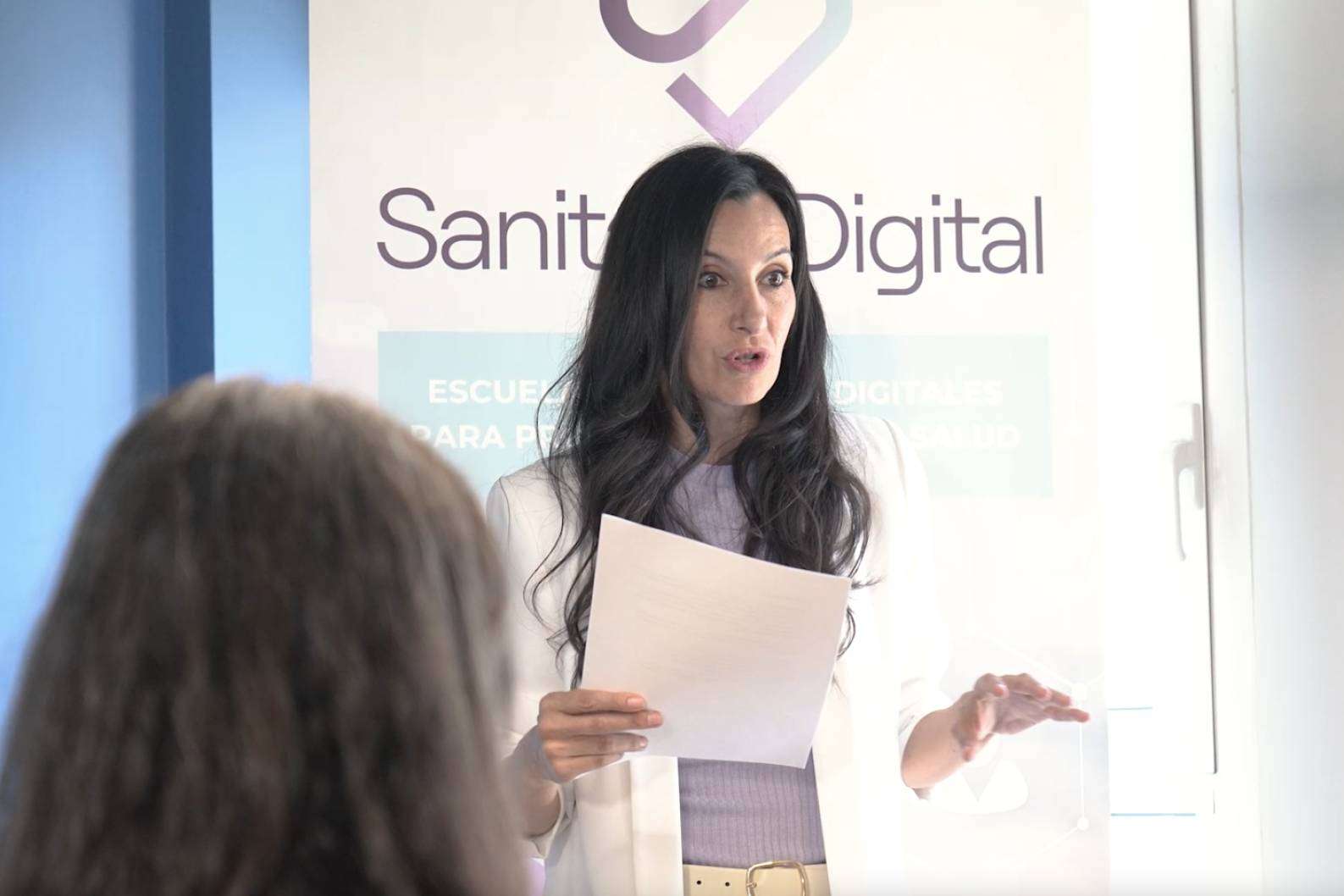 Esther Pérez, CEO de Sanitaria Digital, concede una entrevista