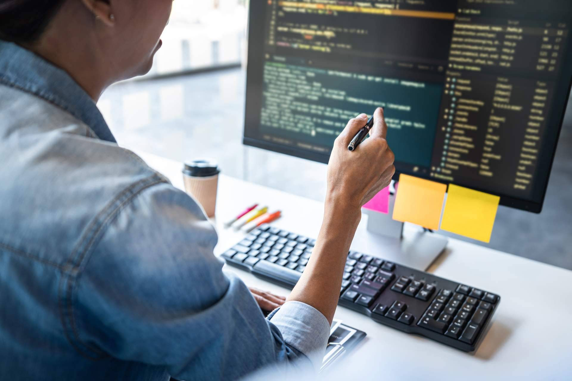 Devmunity dispone de un servicio de desarrollo de aplicación web personalizada