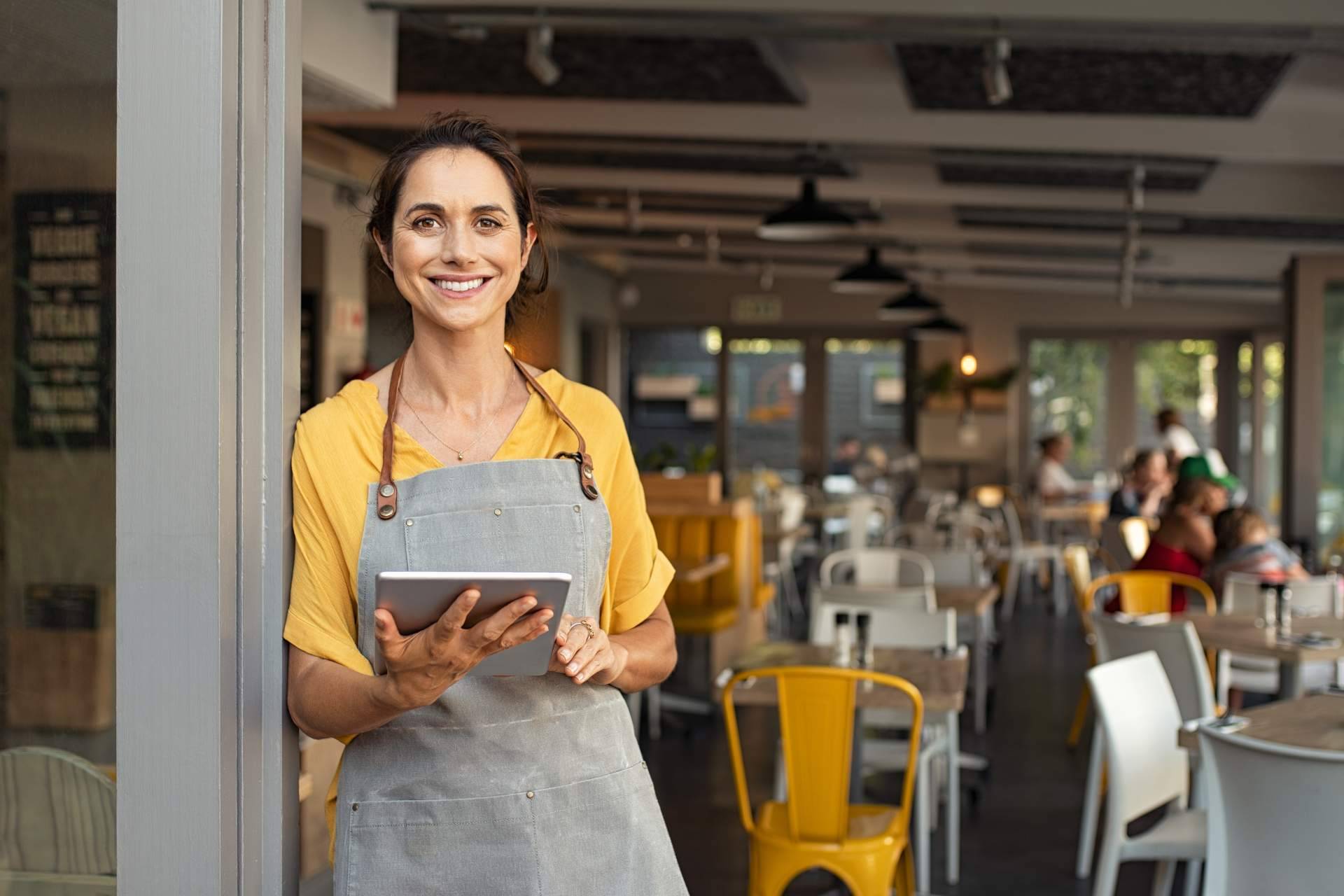 Gestionar reservas y diseñar cartas que reflejen identidad de marca con el programa para restaurantes gratis MenuMaker