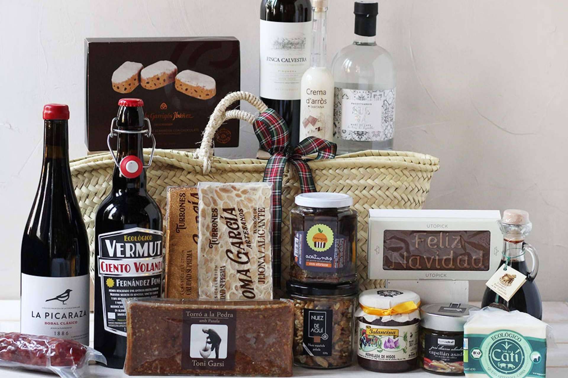 Original CV lanza sus cajas de regalo de Navidad para empresas hechas con productos valencianos