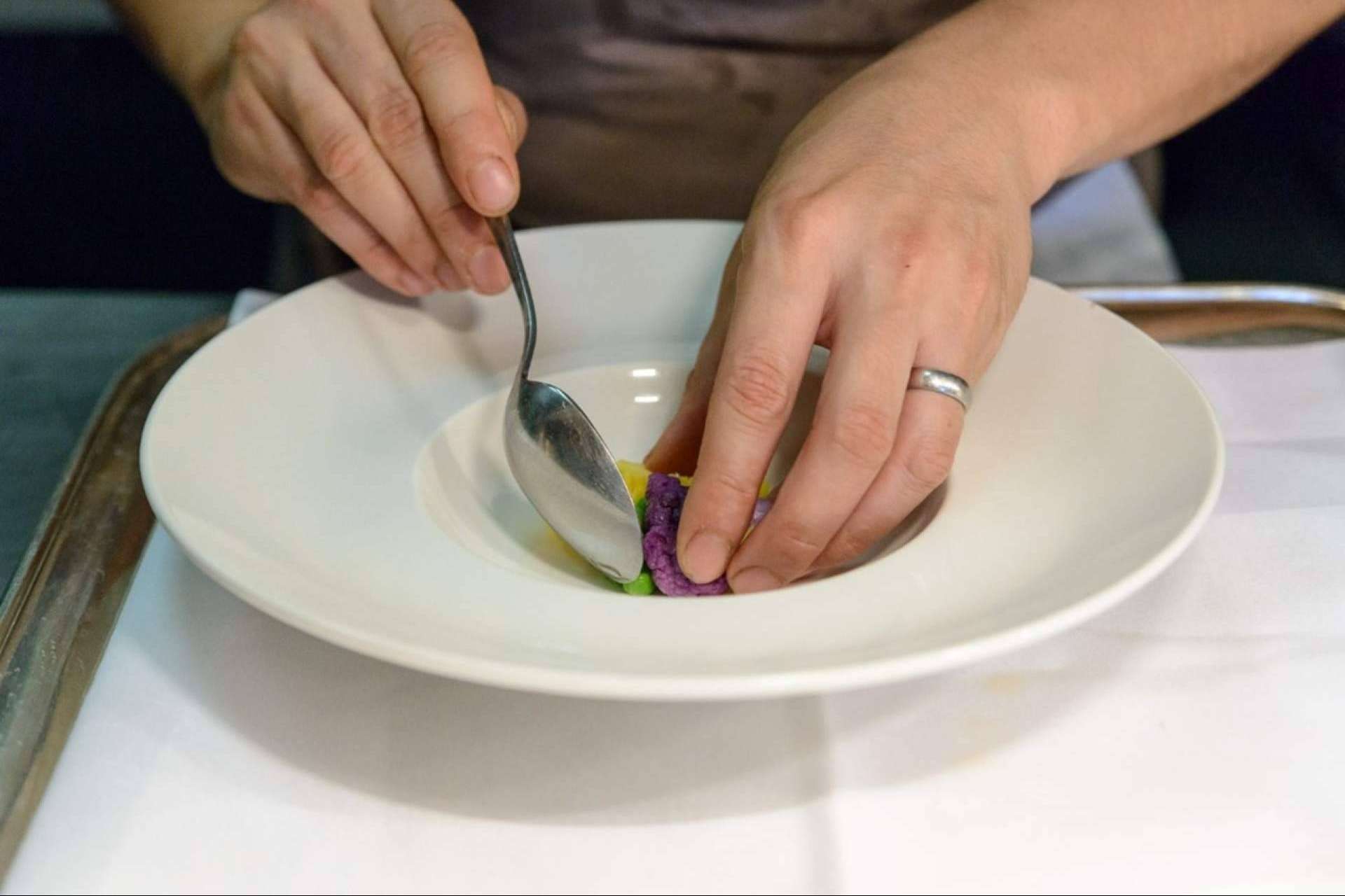 Maneras de reducir el desperdicio alimentario en la hostelería, por IHS Tecnológicos