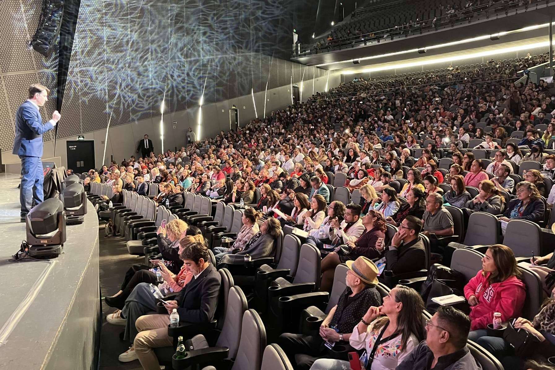 Éxito rotundo en el Congreso Mundial de Psicología en México con la destacada participación del psicólogo Fernando Pena