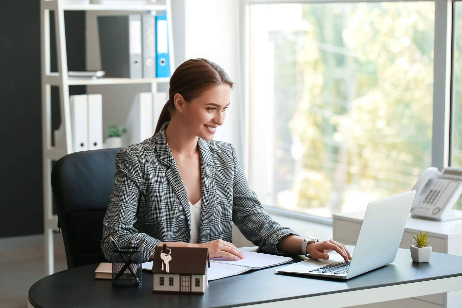 ¿Quién paga la comisión a la inmobiliaria en Inmoversion?