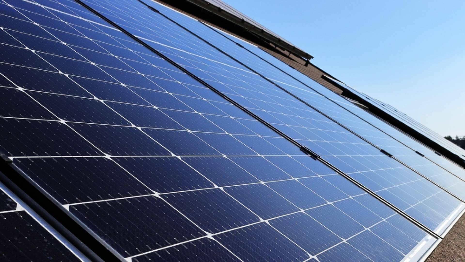 Especialistas en mantenimiento de placas fotovoltaicas, con Acierta Eficiencia