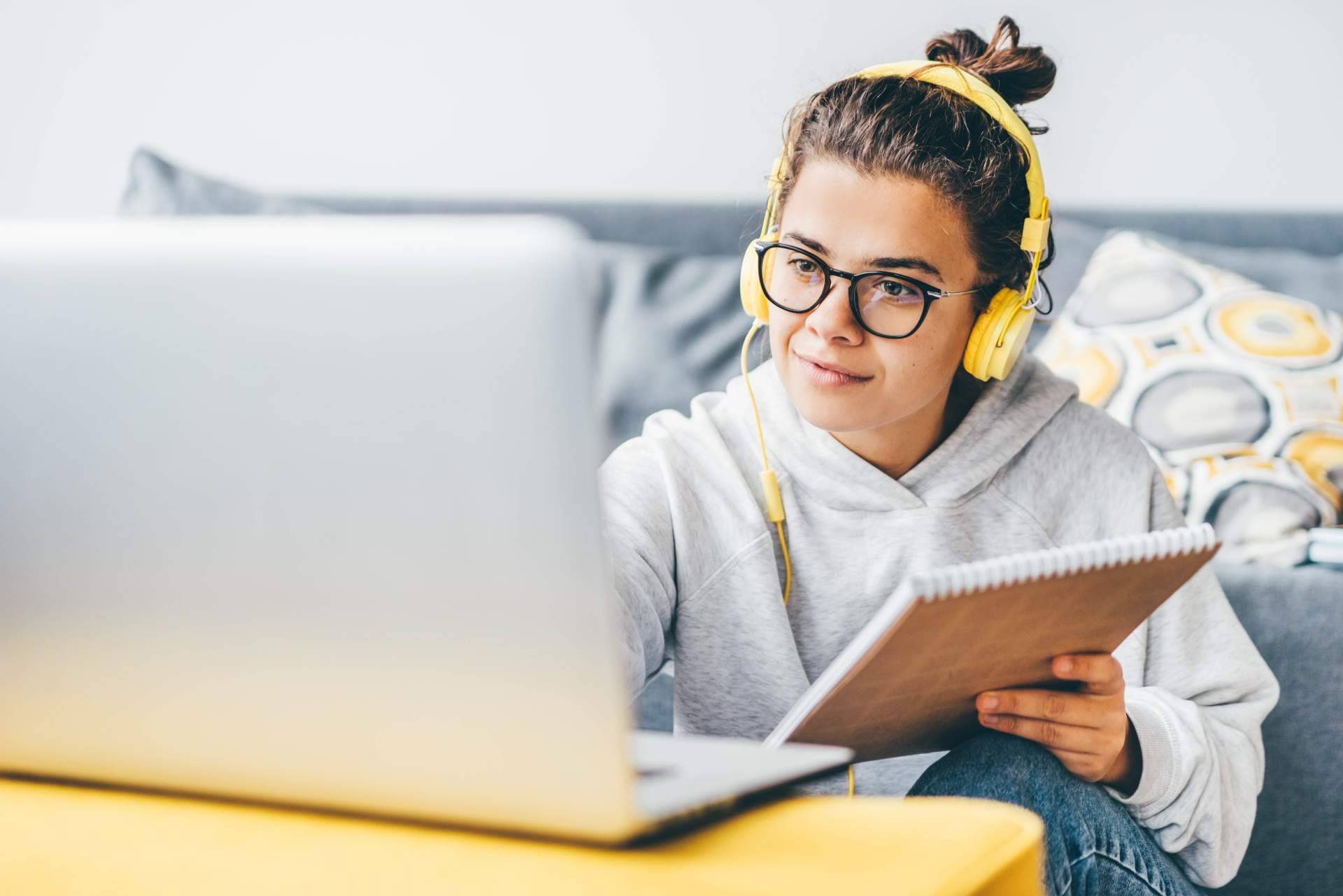 La empresa que cierra la brecha educativa en español, Frogames Formación