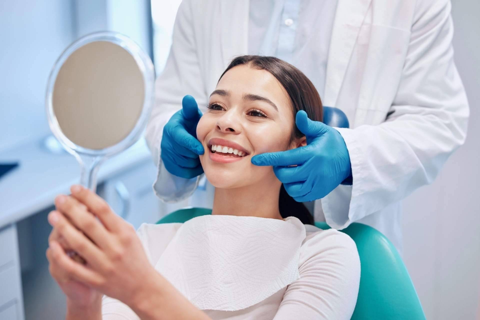 Carlos Saiz Smile ofrece el tratamiento de microcarillas dentales sin tallado dental
