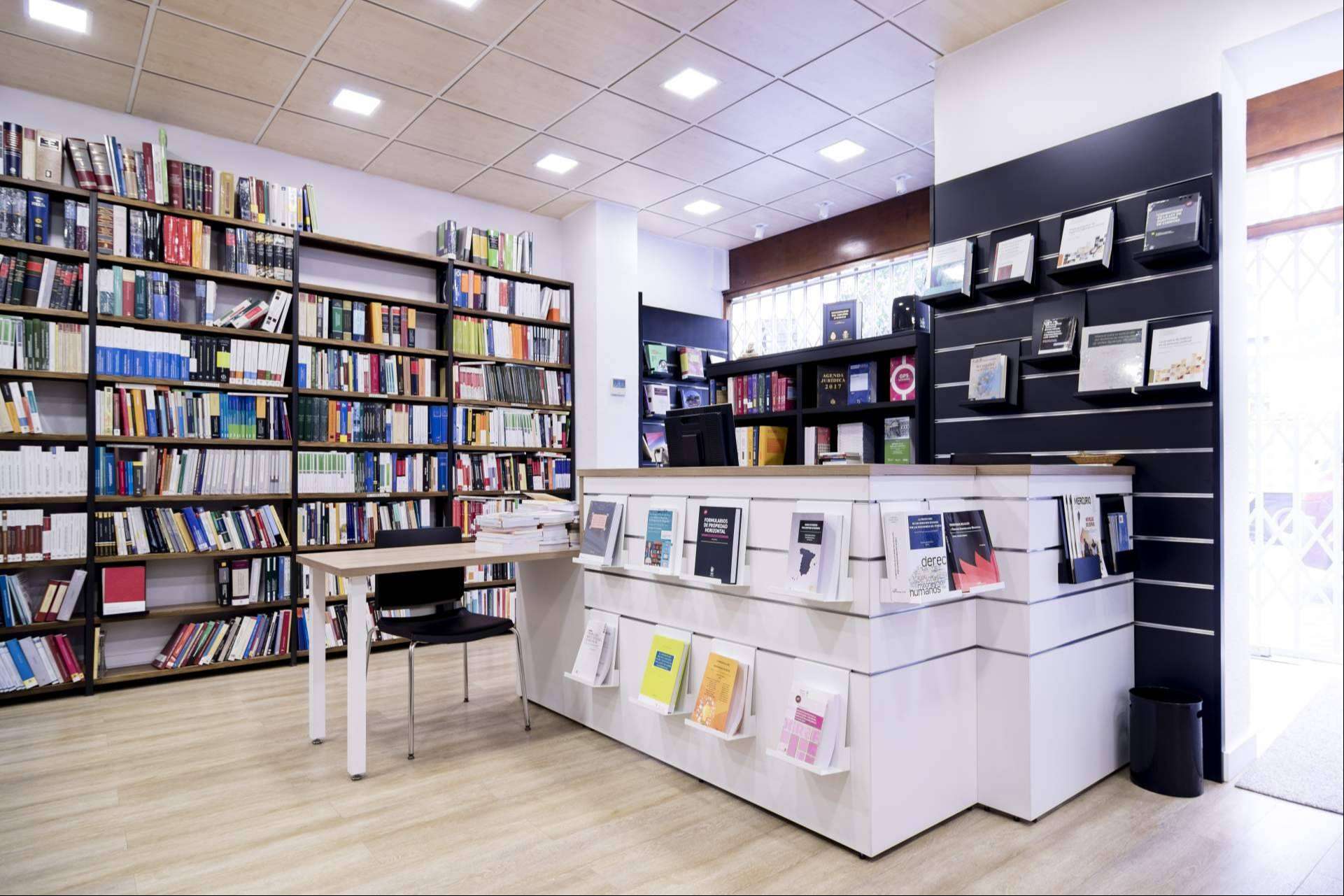 Descubrir el mobiliario de oficina a medida y transformar el espacio de trabajo en un oasis de productividad con Mobiliar
