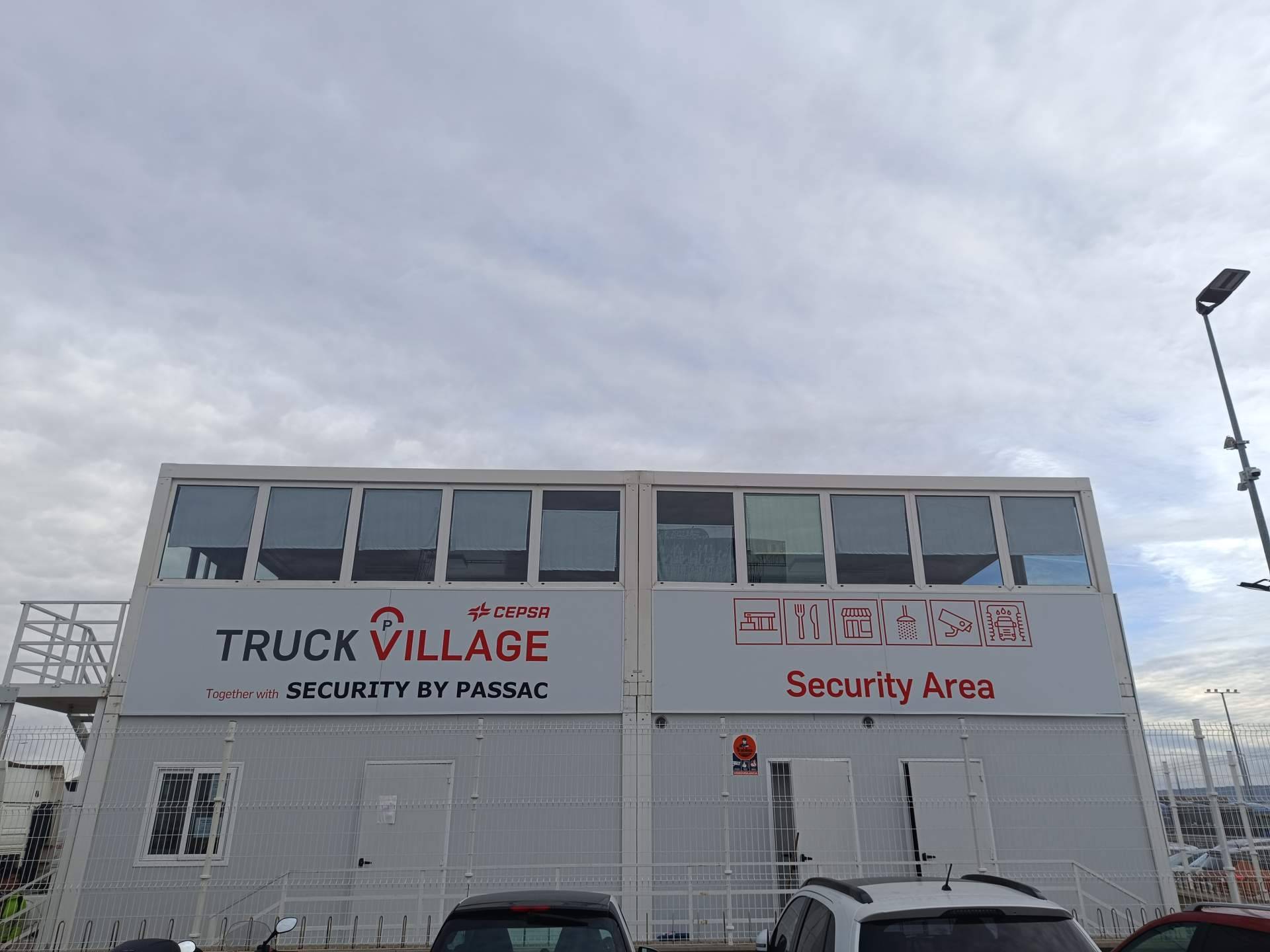 El empresario Raúl Esteban Herranz partícipe en el primer Truck Village de CEPSA en España