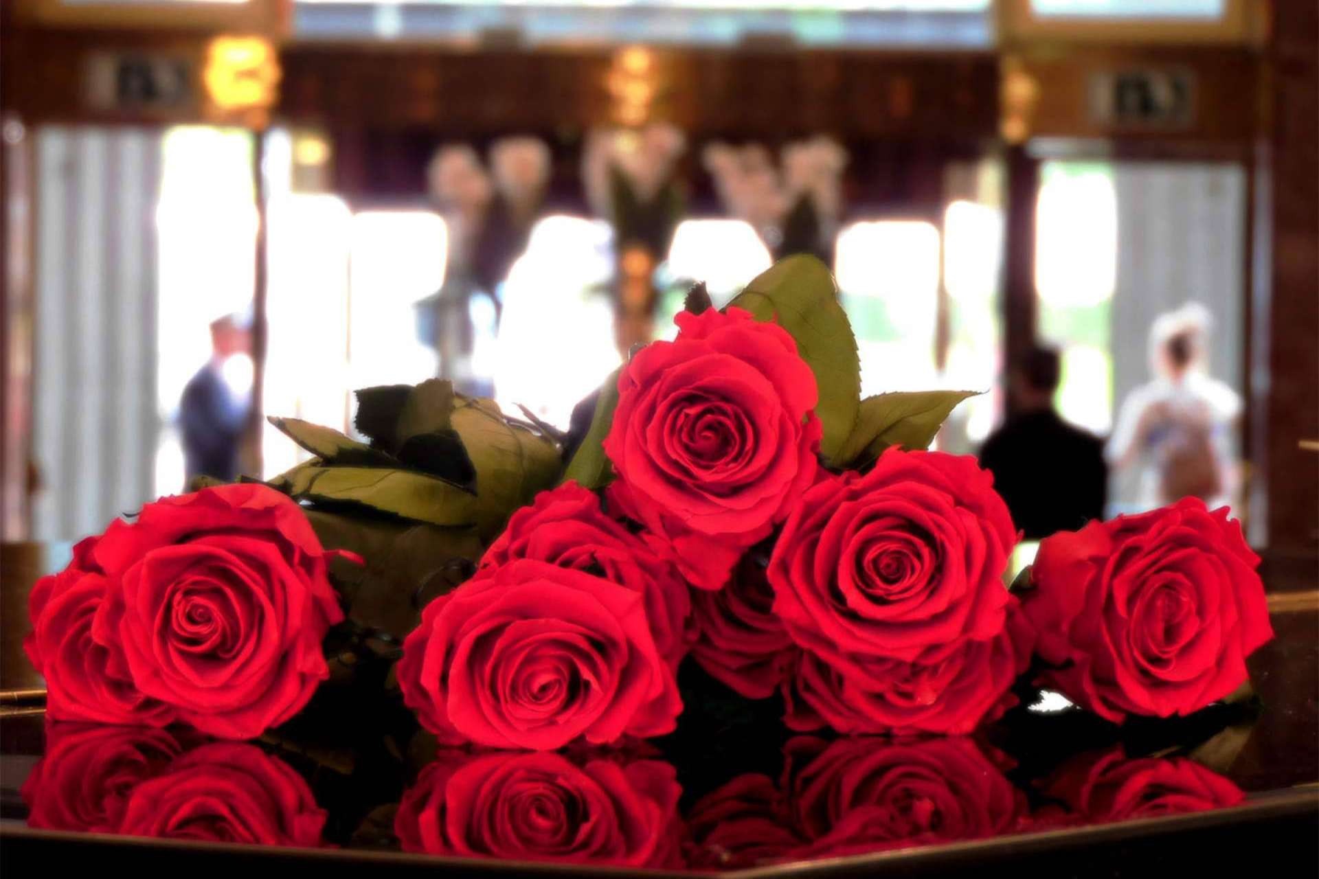 Diseños únicos y sostenibles para eventos creados por Roses to Love