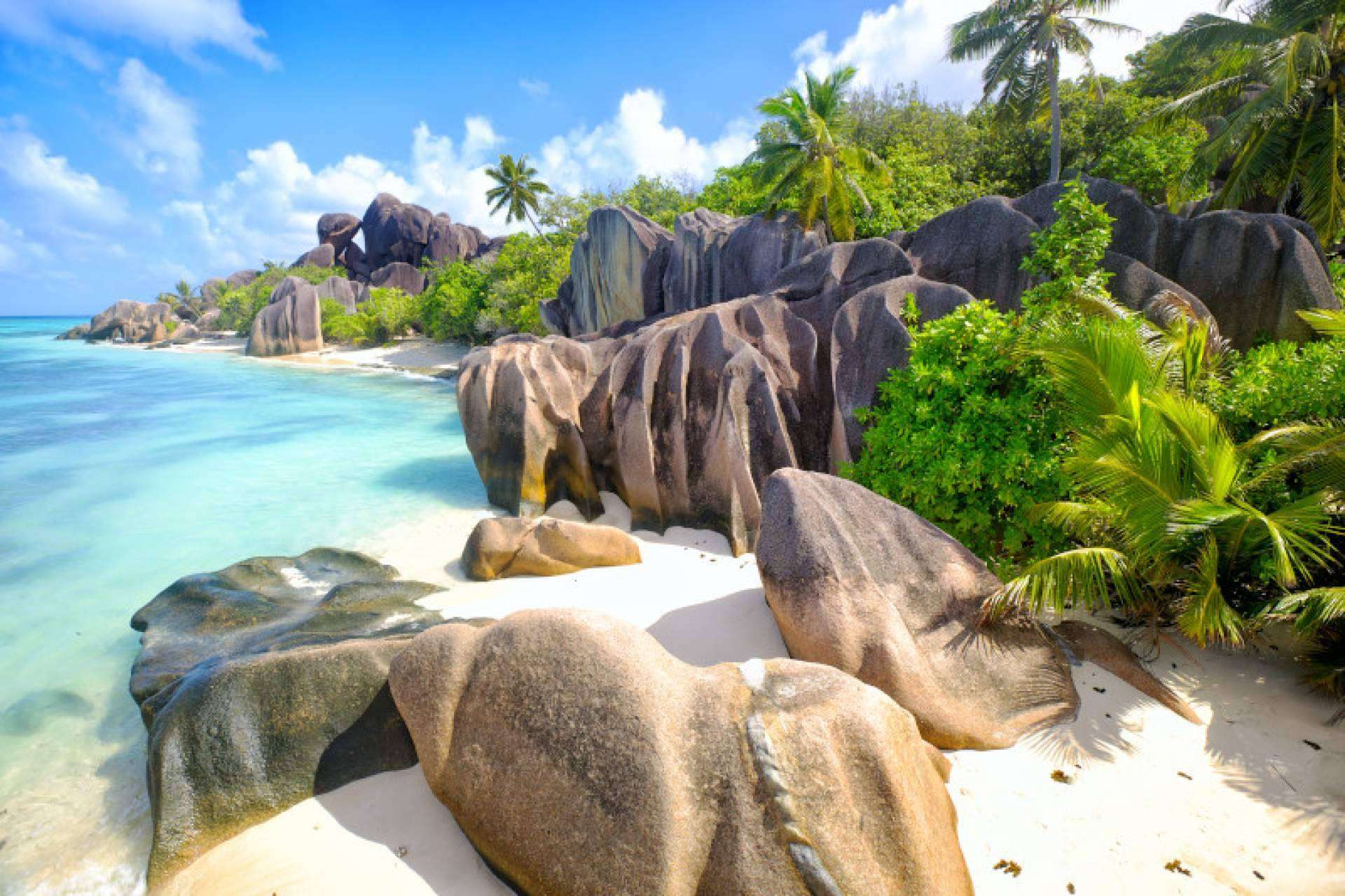 Realizar un gran viaje por África desde Barcelona con el buque Seabourn