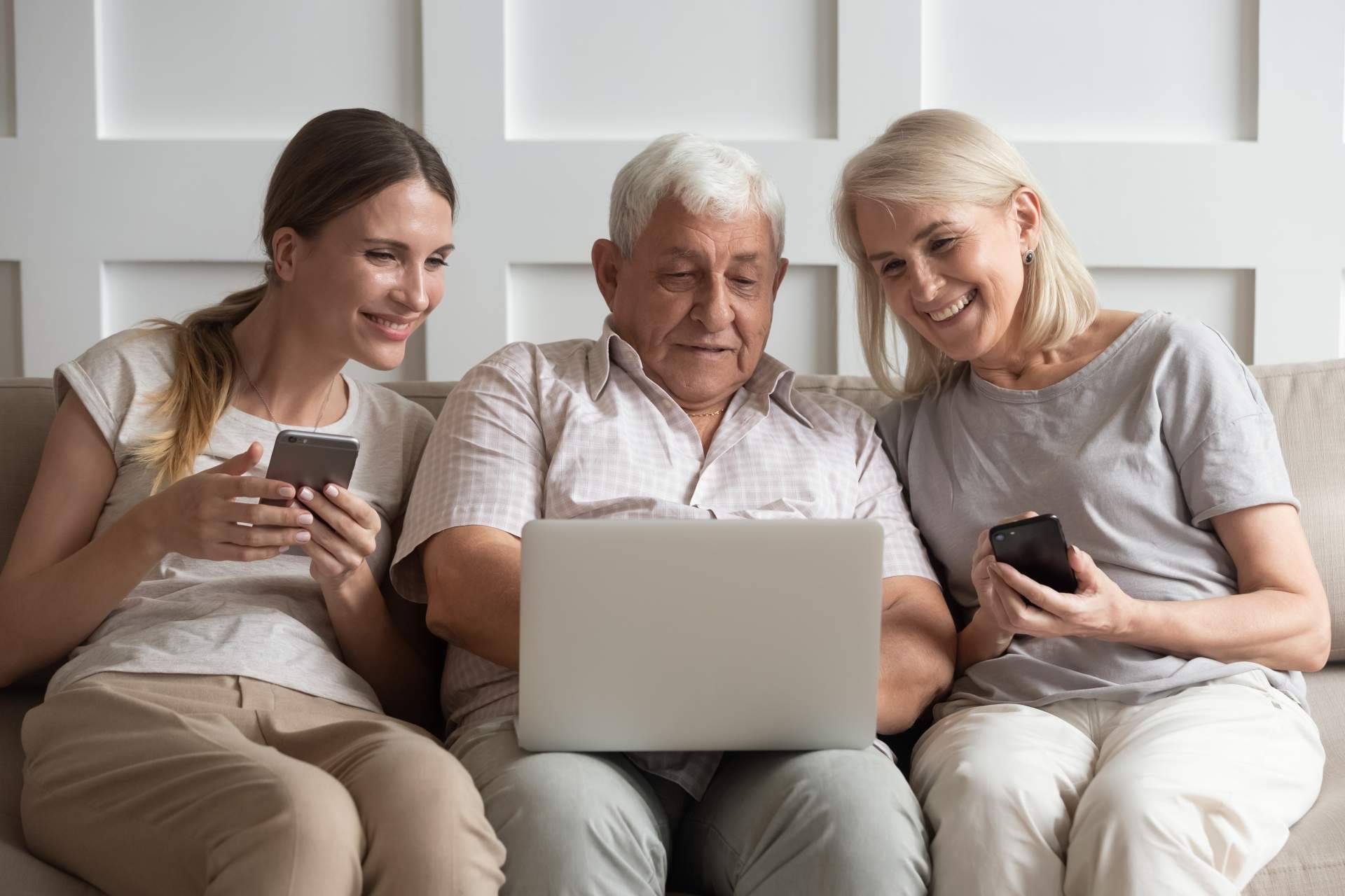Fibra, tres líneas móviles y televisión por solo 40 euros al mes con OROC Comparte 50