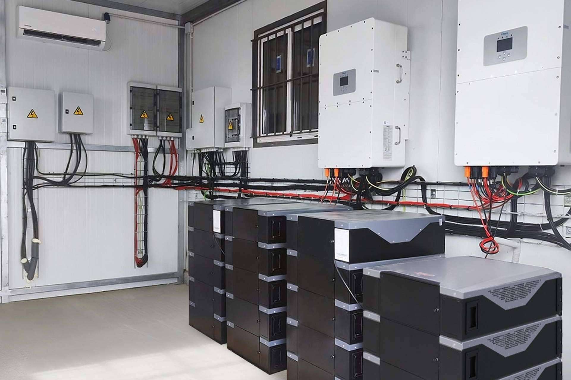 Rebacas da el salto a los sistemas industriales a gran escala en fotovoltaica con baterías de litio