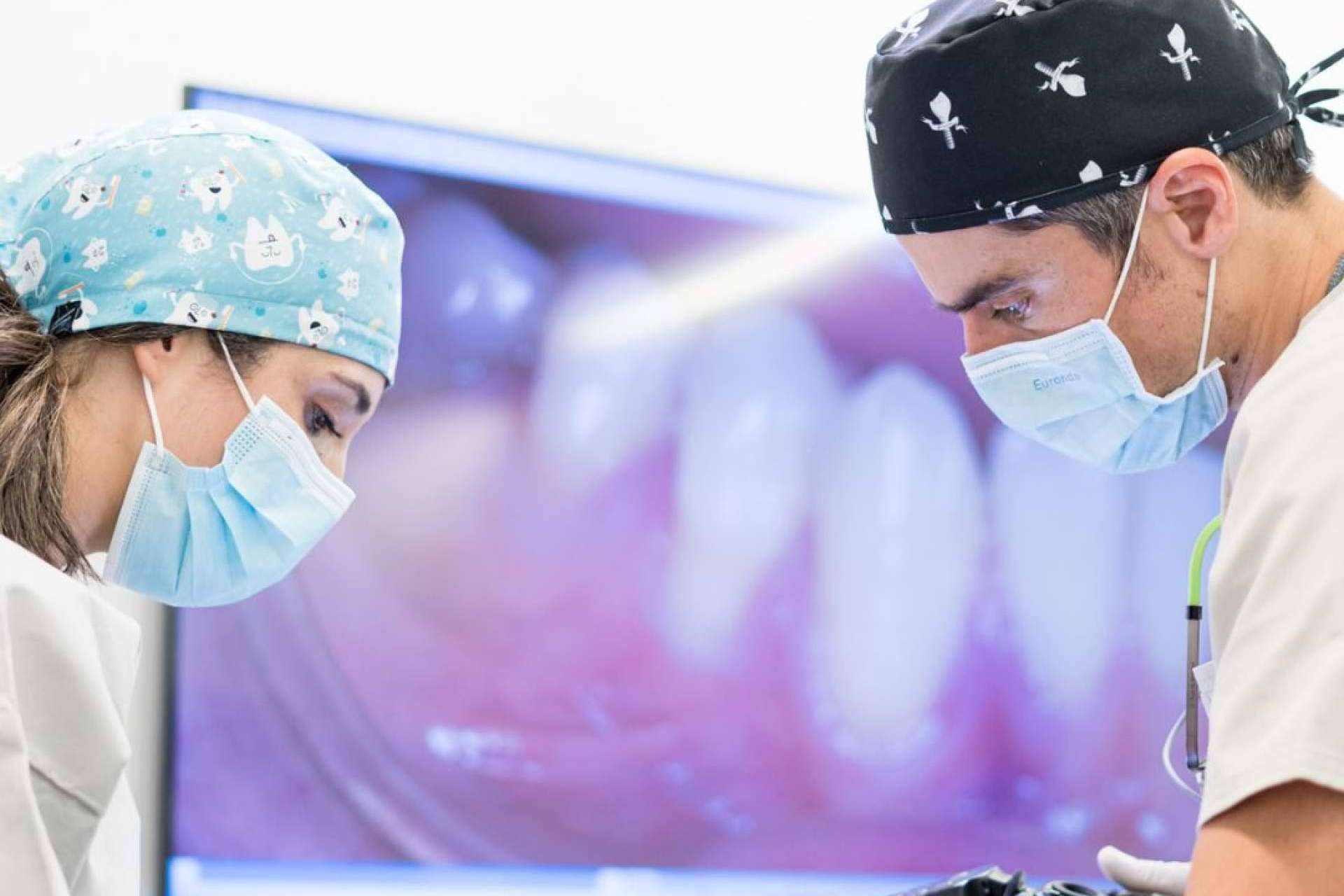 ¿Cómo tratar la gingivitis?, con Clínica Dental Ruiz de Gopegui