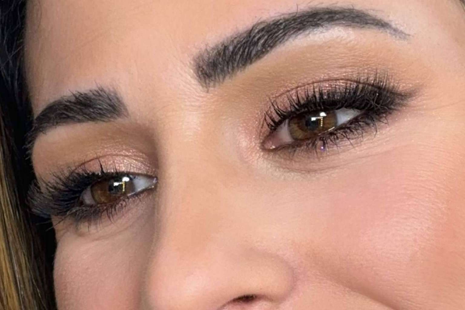 Las pestañas de acento de Double S Beauty que consiguen resaltar la belleza natural
